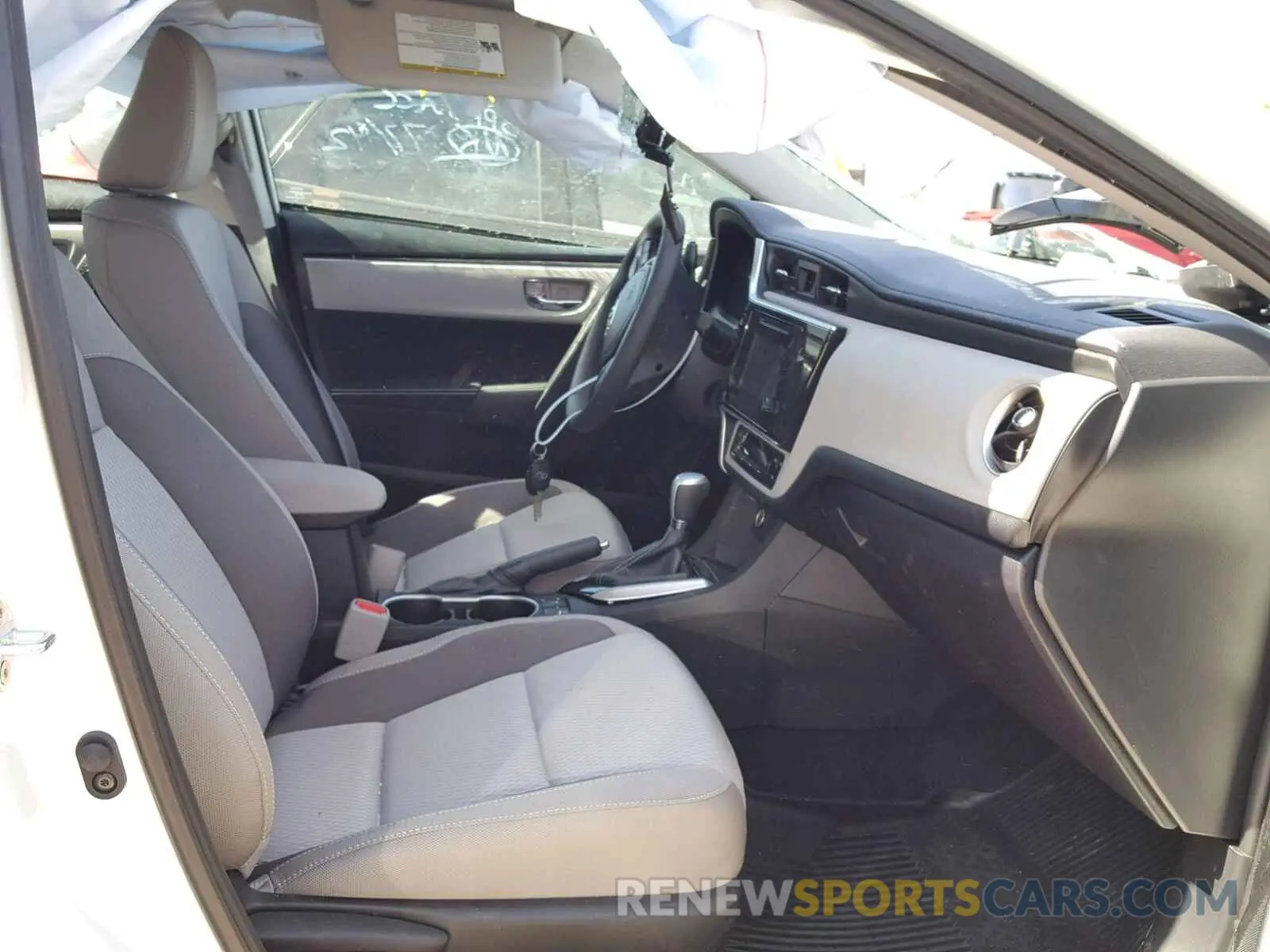 5 fotografías del automóvil dañado 5YFBURHE0KP860135 TOYOTA COROLLA 2019