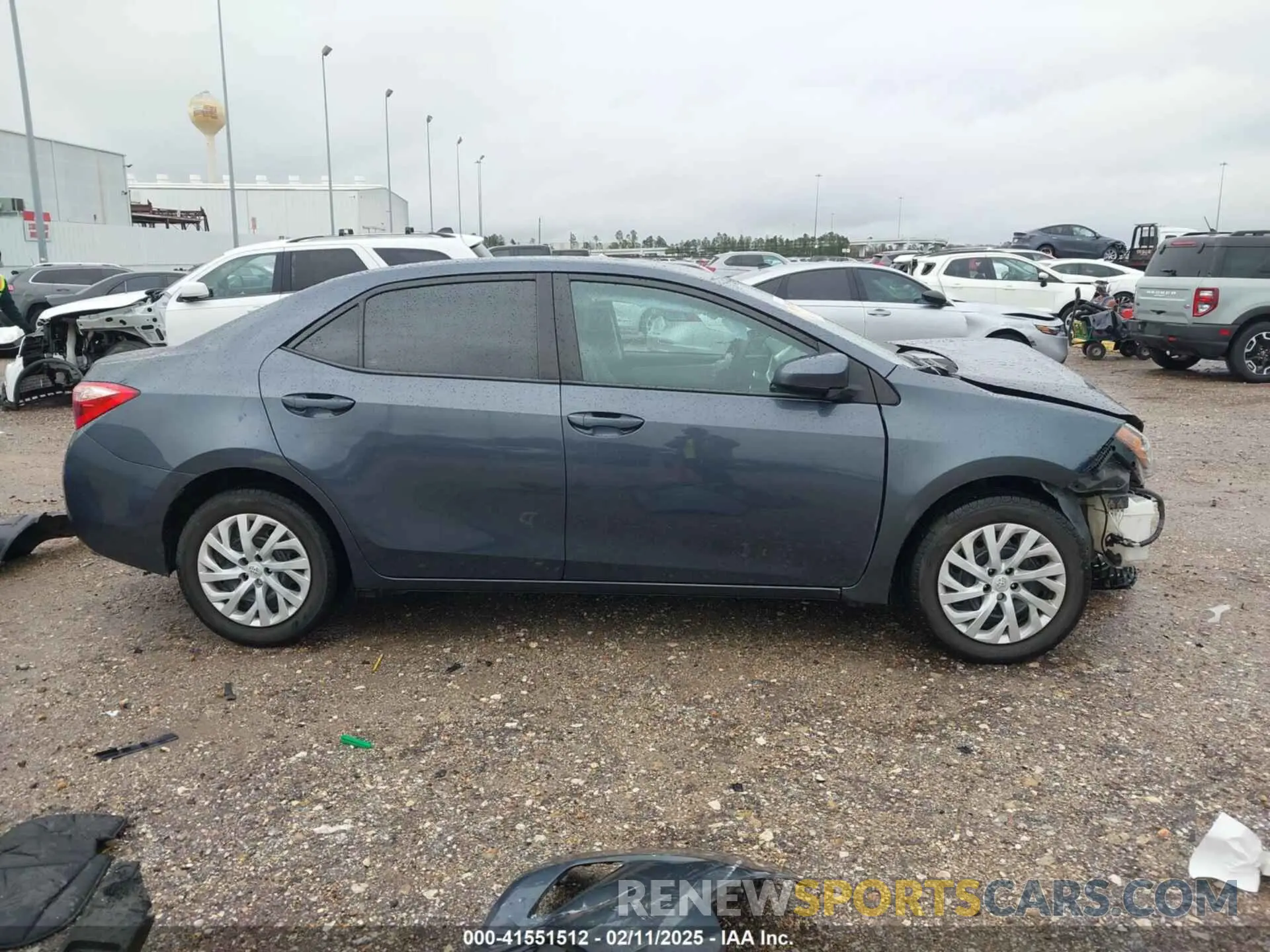 14 fotografías del automóvil dañado 5YFBURHE0KP861141 TOYOTA COROLLA 2019