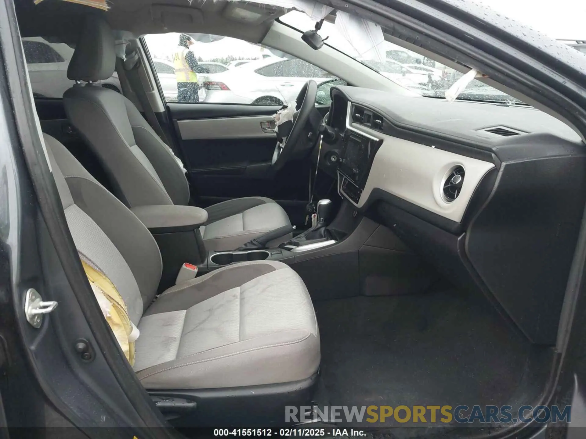 5 fotografías del automóvil dañado 5YFBURHE0KP861141 TOYOTA COROLLA 2019