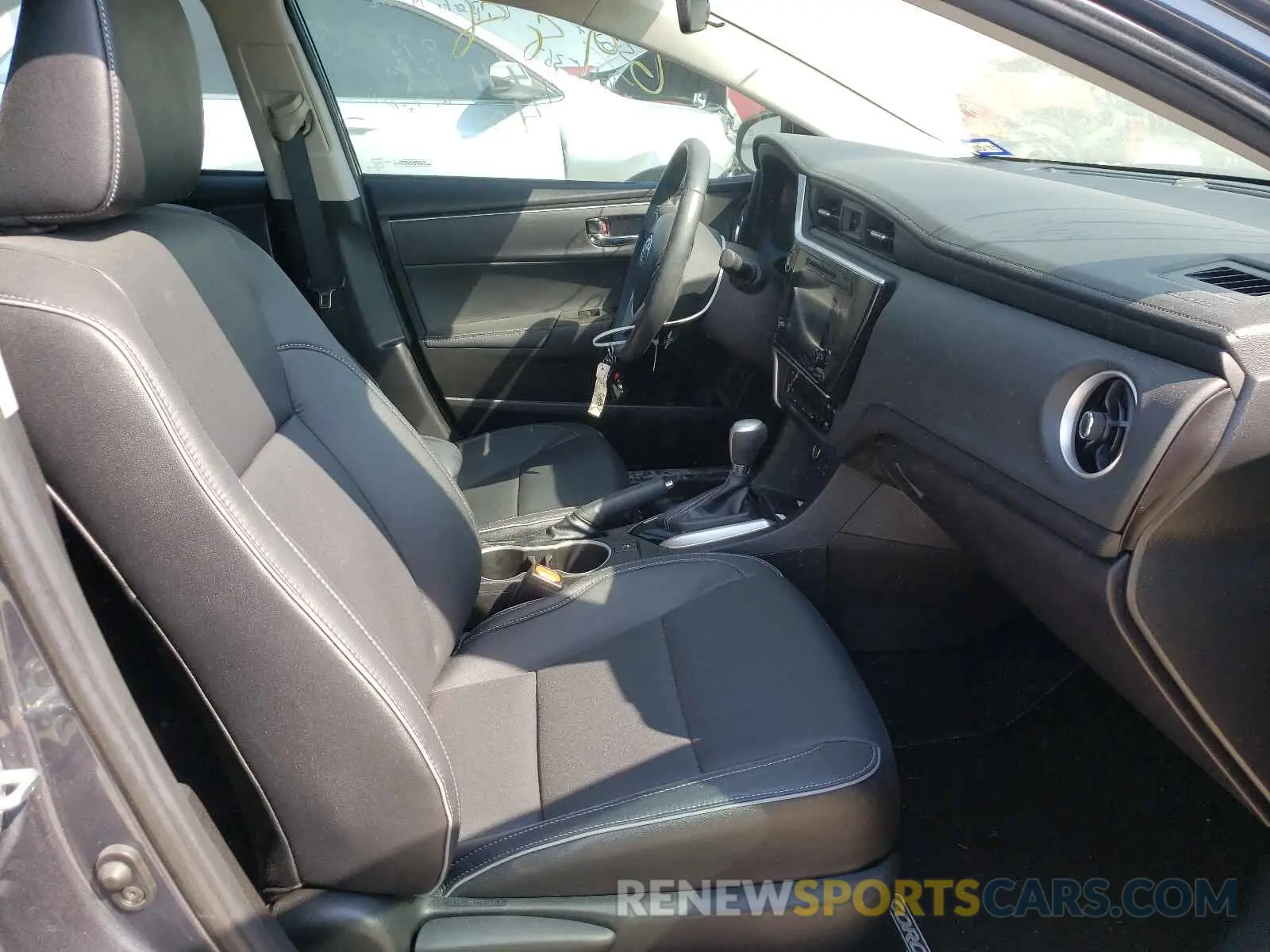 5 fotografías del automóvil dañado 5YFBURHE0KP862631 TOYOTA COROLLA 2019