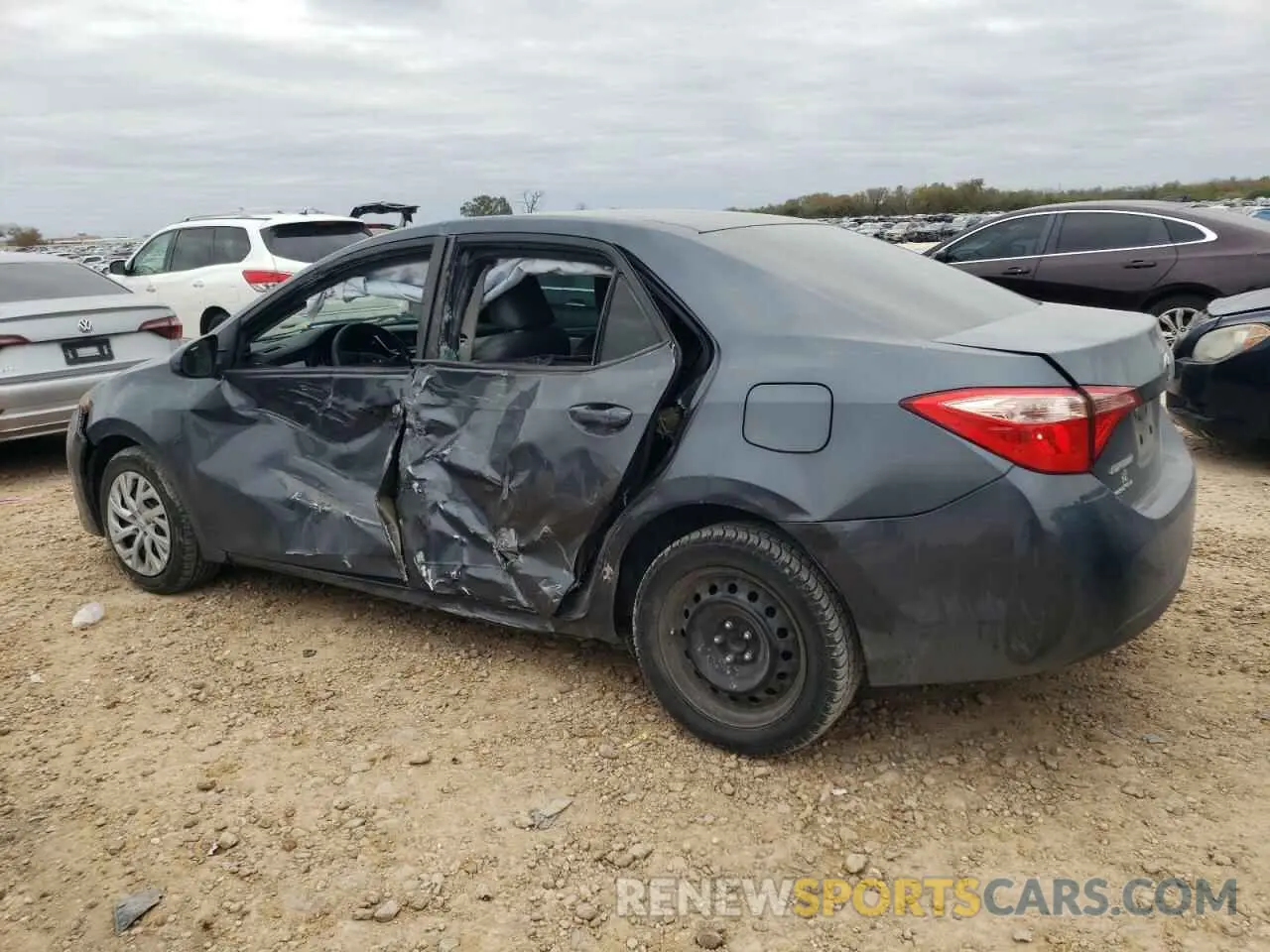 2 fotografías del automóvil dañado 5YFBURHE0KP863987 TOYOTA COROLLA 2019