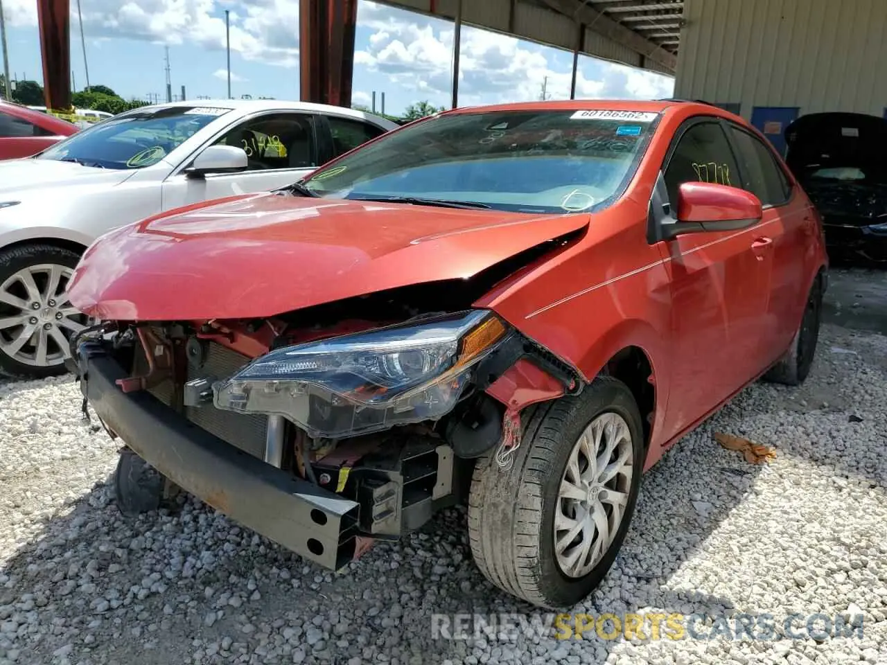 2 fotografías del automóvil dañado 5YFBURHE0KP868736 TOYOTA COROLLA 2019