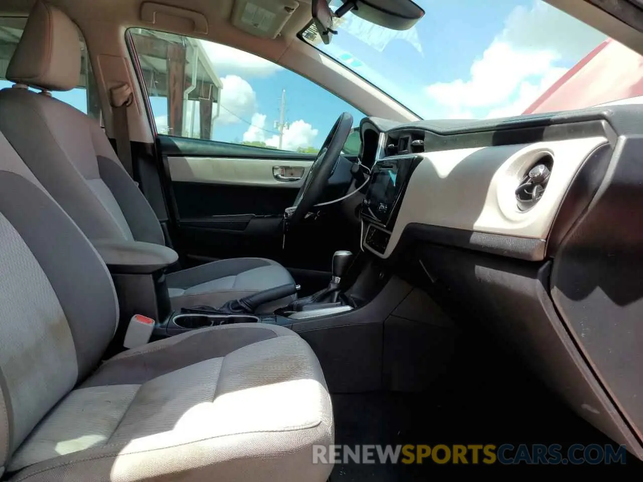 5 fotografías del automóvil dañado 5YFBURHE0KP868736 TOYOTA COROLLA 2019