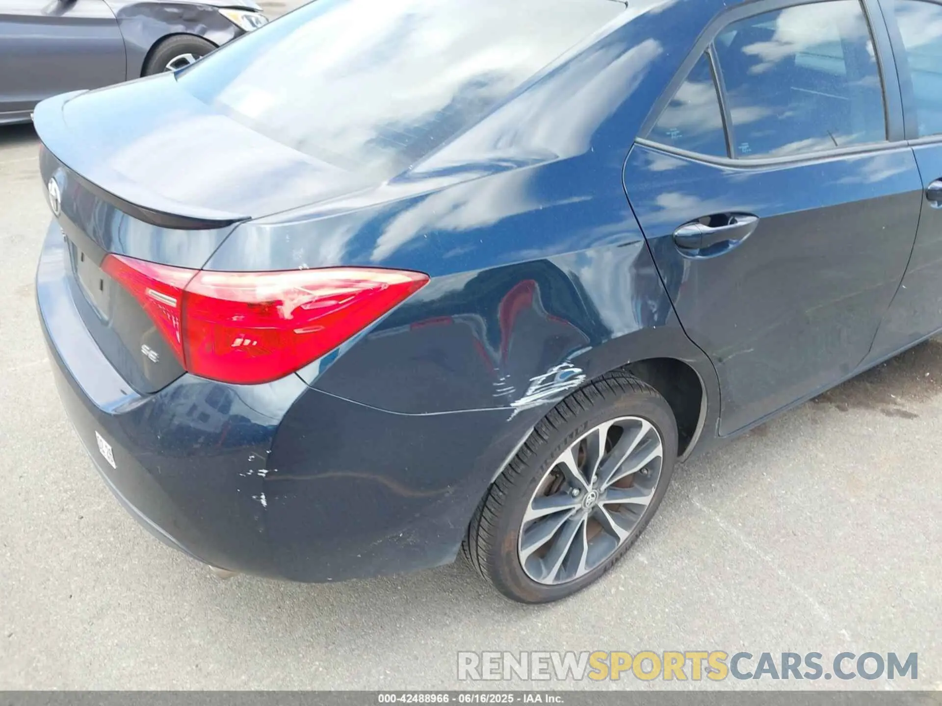 17 fotografías del automóvil dañado 5YFBURHE0KP869532 TOYOTA COROLLA 2019