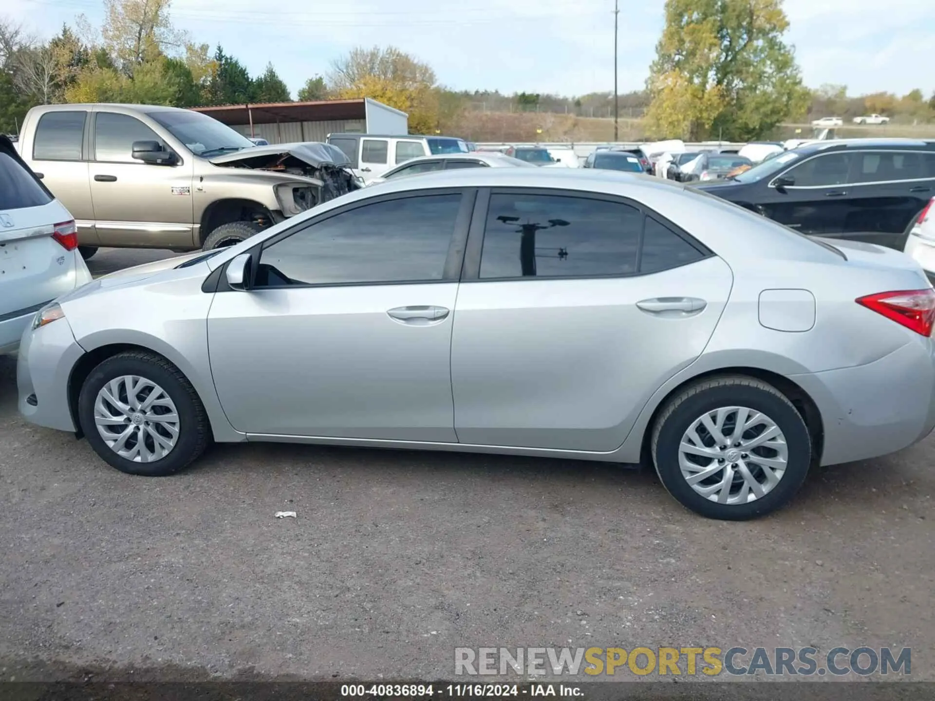14 fotografías del automóvil dañado 5YFBURHE0KP876545 TOYOTA COROLLA 2019