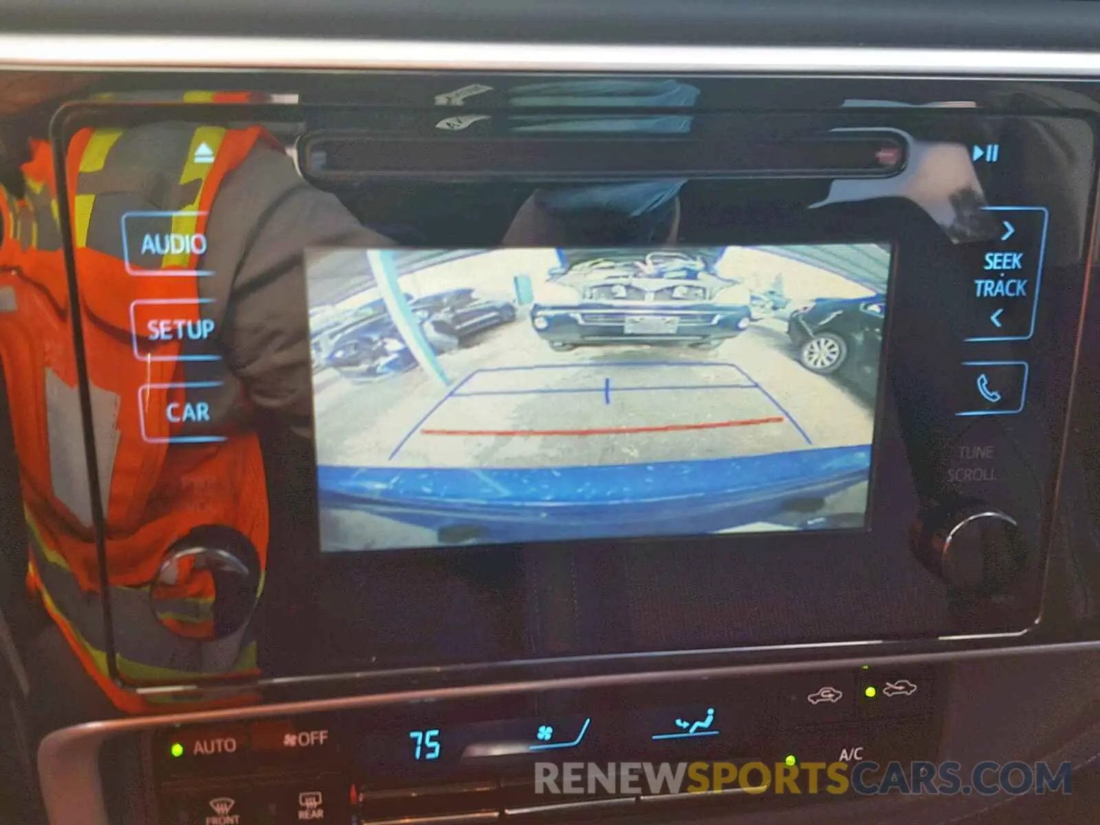 9 fotografías del automóvil dañado 5YFBURHE0KP878604 TOYOTA COROLLA 2019