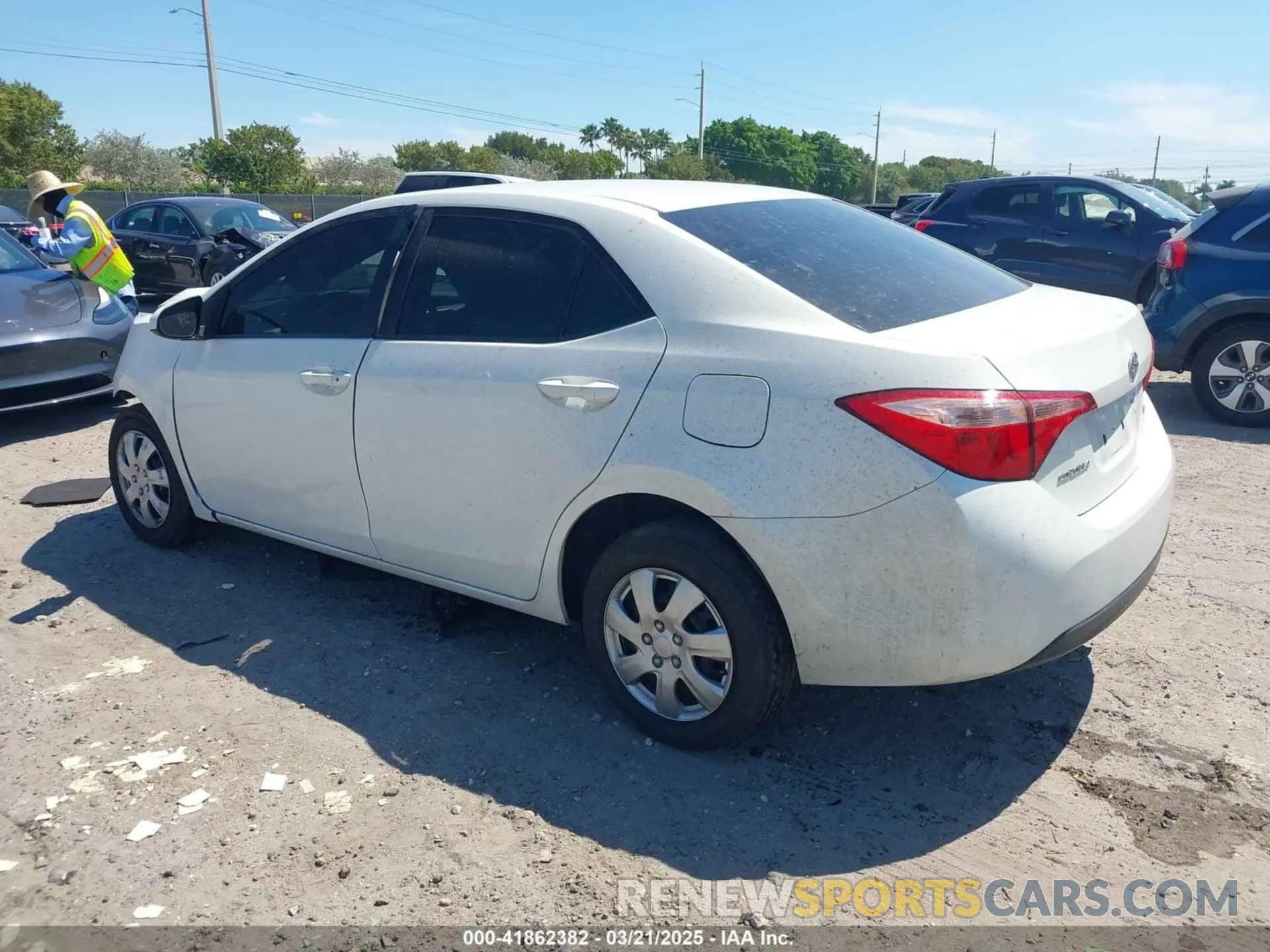 3 fotografías del automóvil dañado 5YFBURHE0KP882524 TOYOTA COROLLA 2019