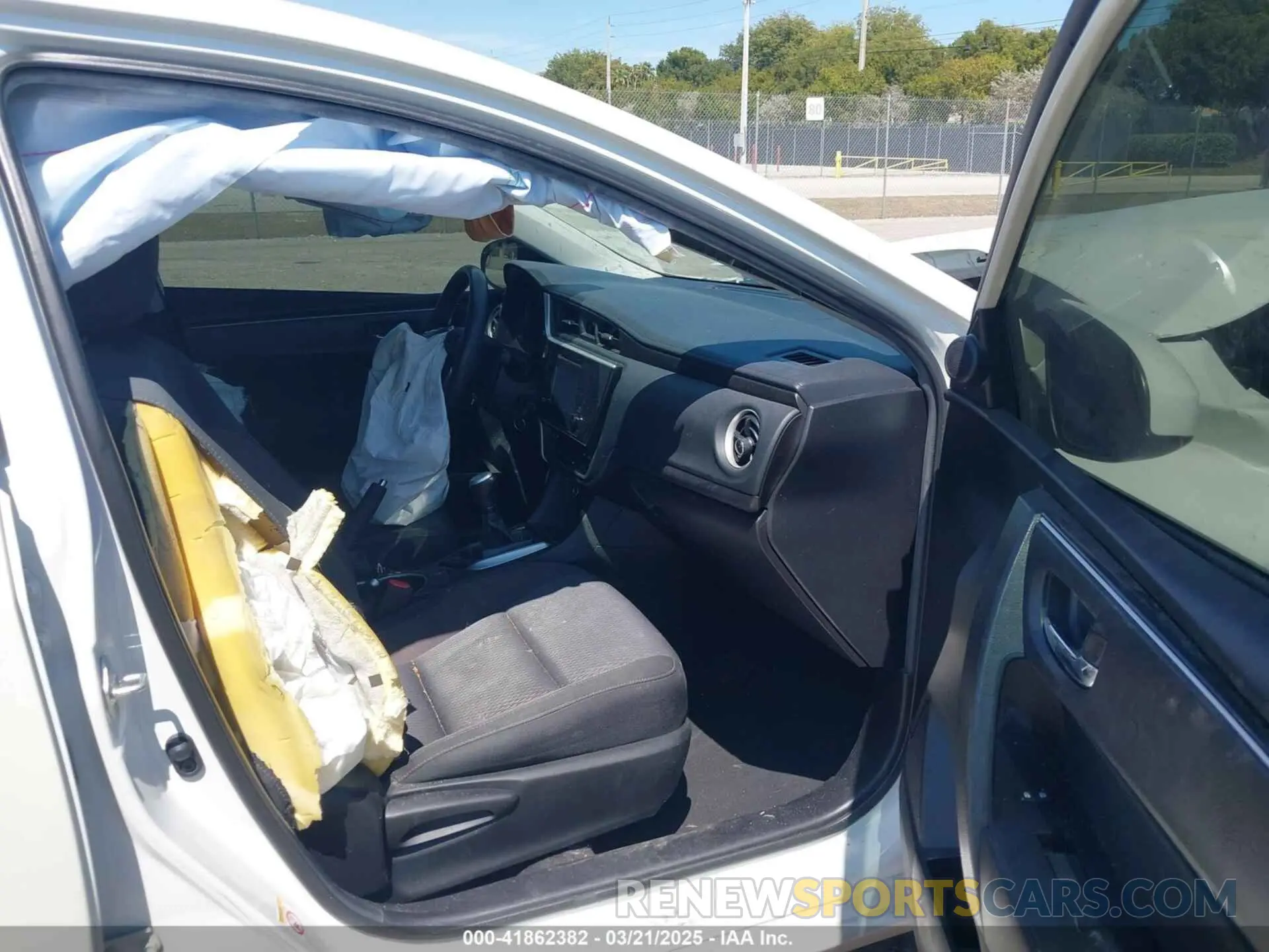 5 fotografías del automóvil dañado 5YFBURHE0KP882524 TOYOTA COROLLA 2019