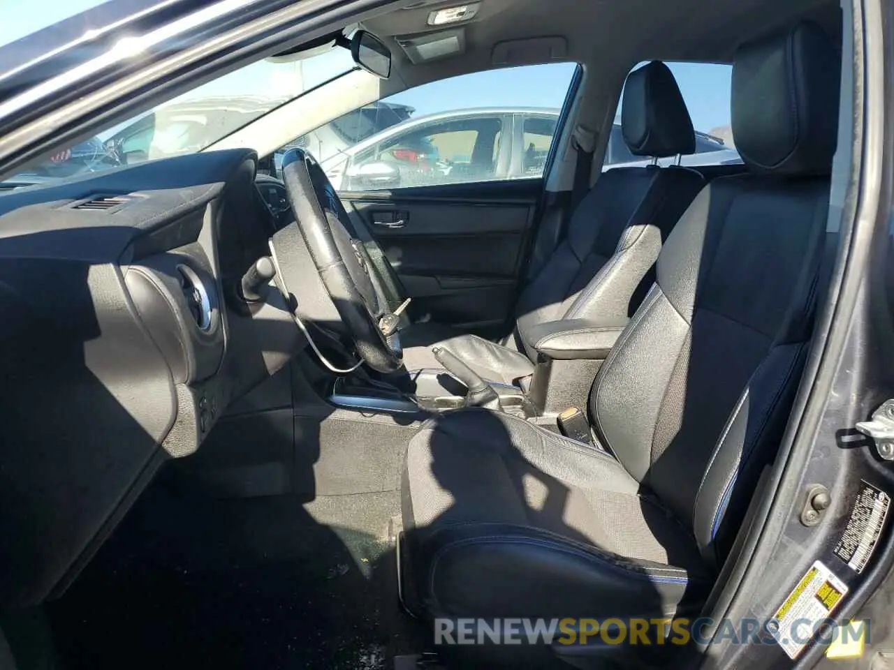 7 fotografías del automóvil dañado 5YFBURHE0KP885875 TOYOTA COROLLA 2019