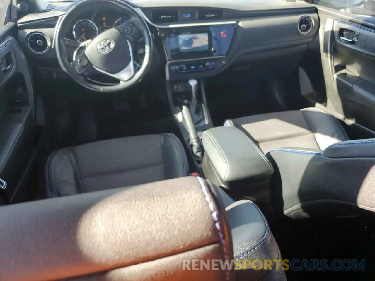 8 fotografías del automóvil dañado 5YFBURHE0KP885875 TOYOTA COROLLA 2019