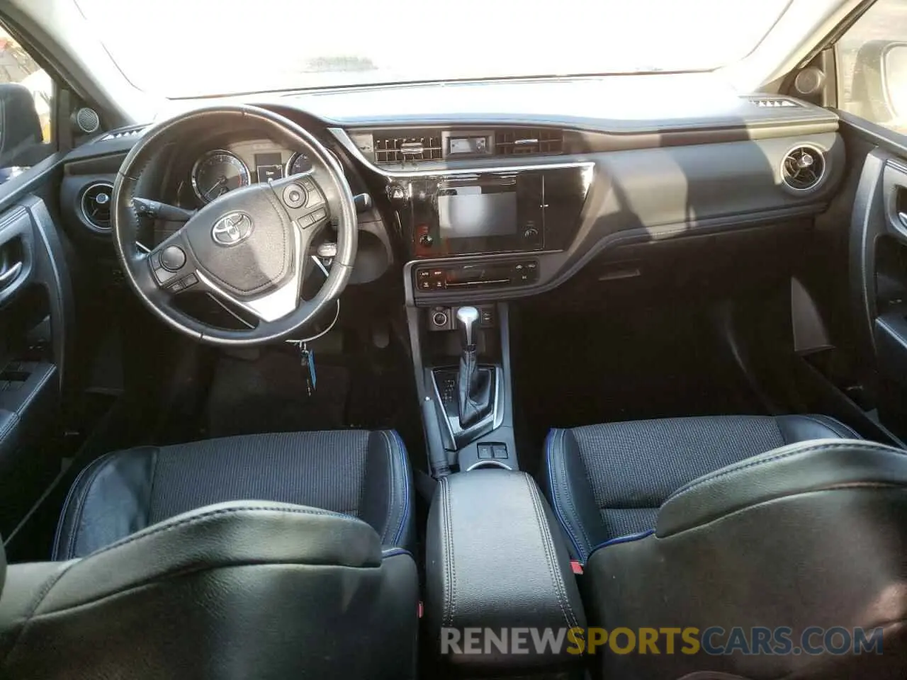 8 fotografías del automóvil dañado 5YFBURHE0KP886167 TOYOTA COROLLA 2019