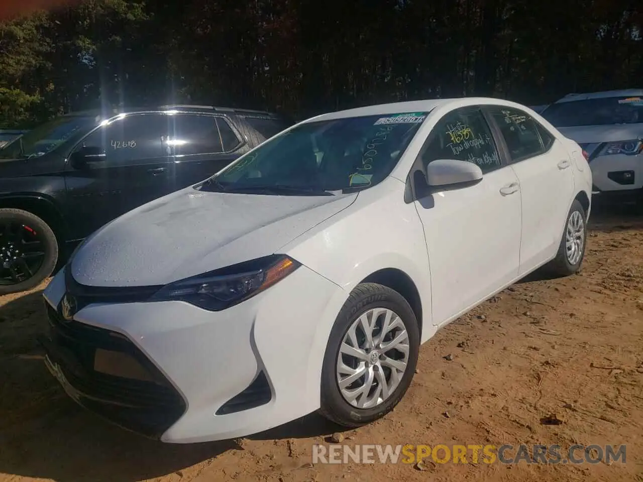 2 fotografías del automóvil dañado 5YFBURHE0KP886931 TOYOTA COROLLA 2019