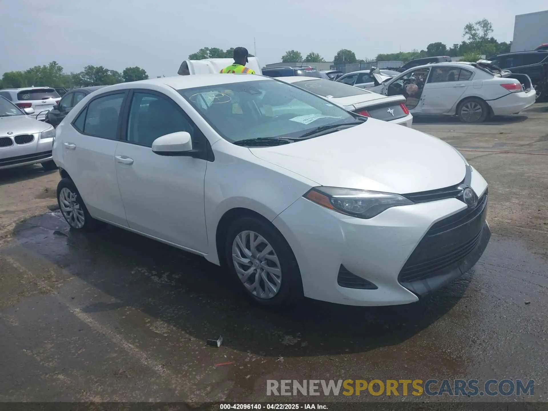 13 fotografías del automóvil dañado 5YFBURHE0KP895824 TOYOTA COROLLA 2019