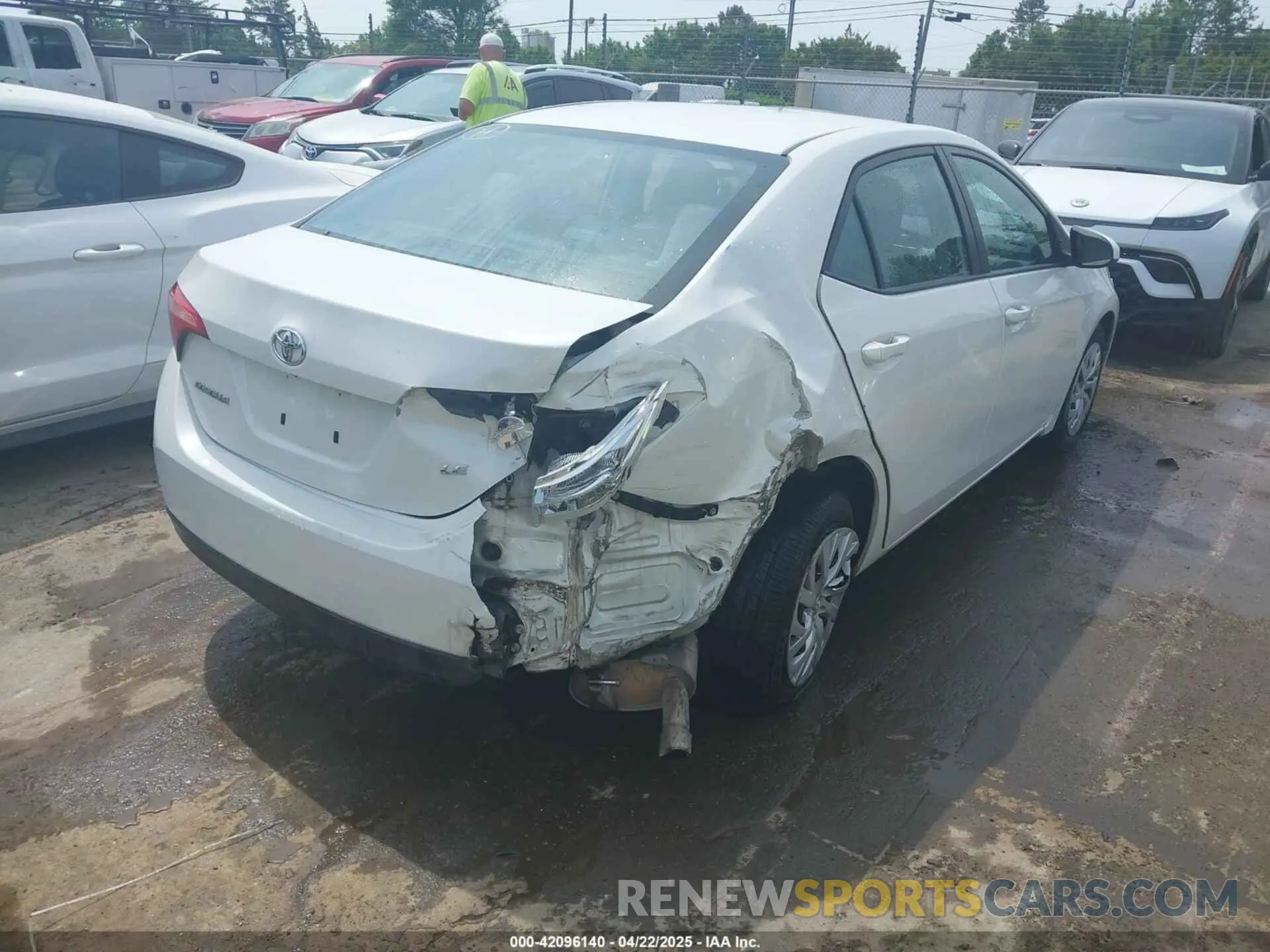 4 fotografías del automóvil dañado 5YFBURHE0KP895824 TOYOTA COROLLA 2019
