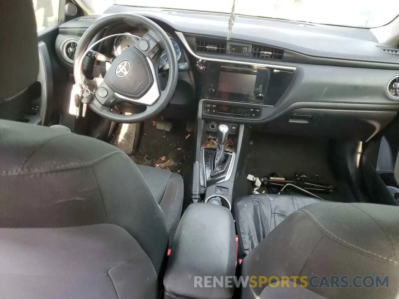 8 fotografías del automóvil dañado 5YFBURHE0KP898240 TOYOTA COROLLA 2019