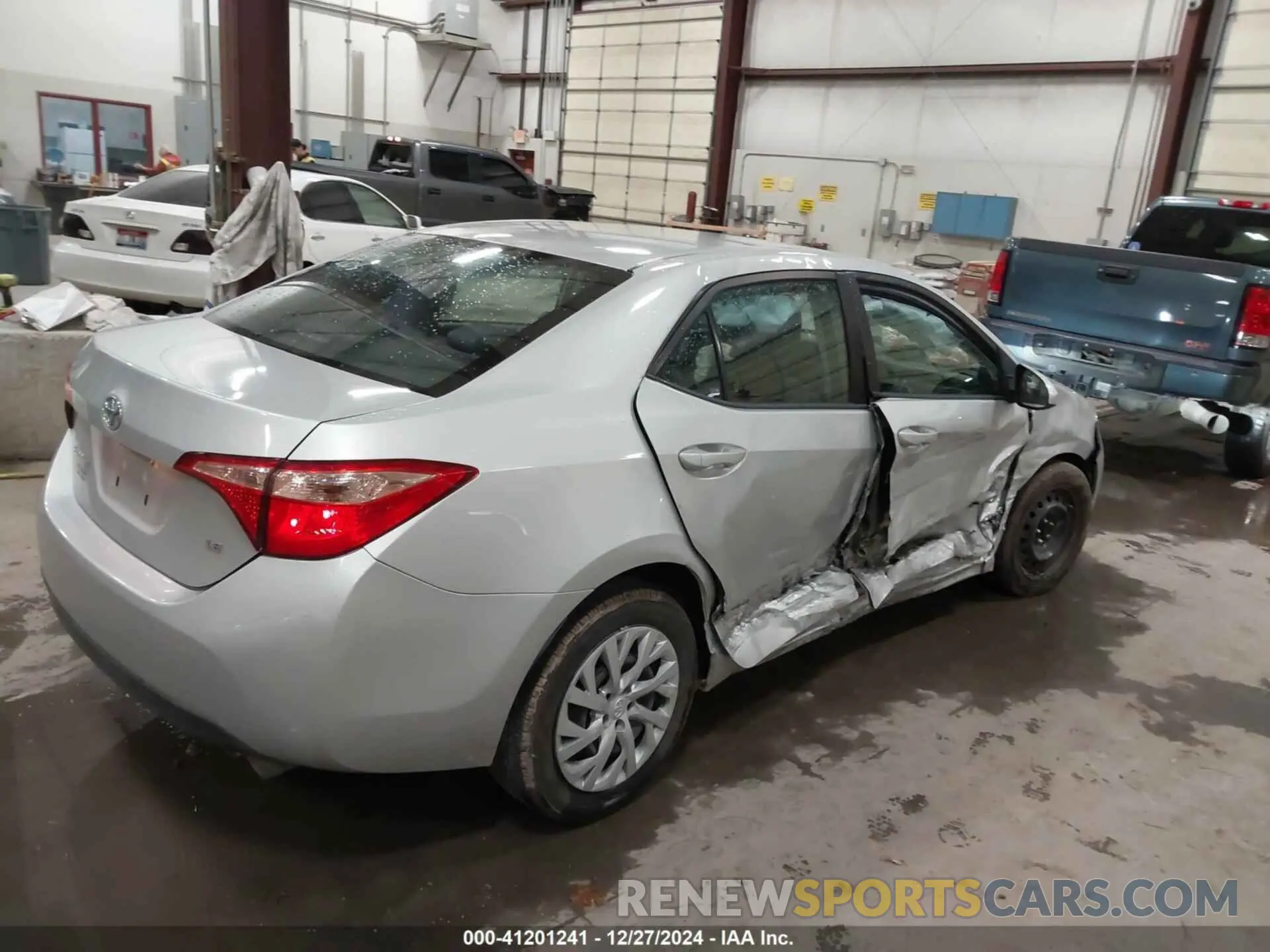 4 fotografías del automóvil dañado 5YFBURHE0KP899744 TOYOTA COROLLA 2019