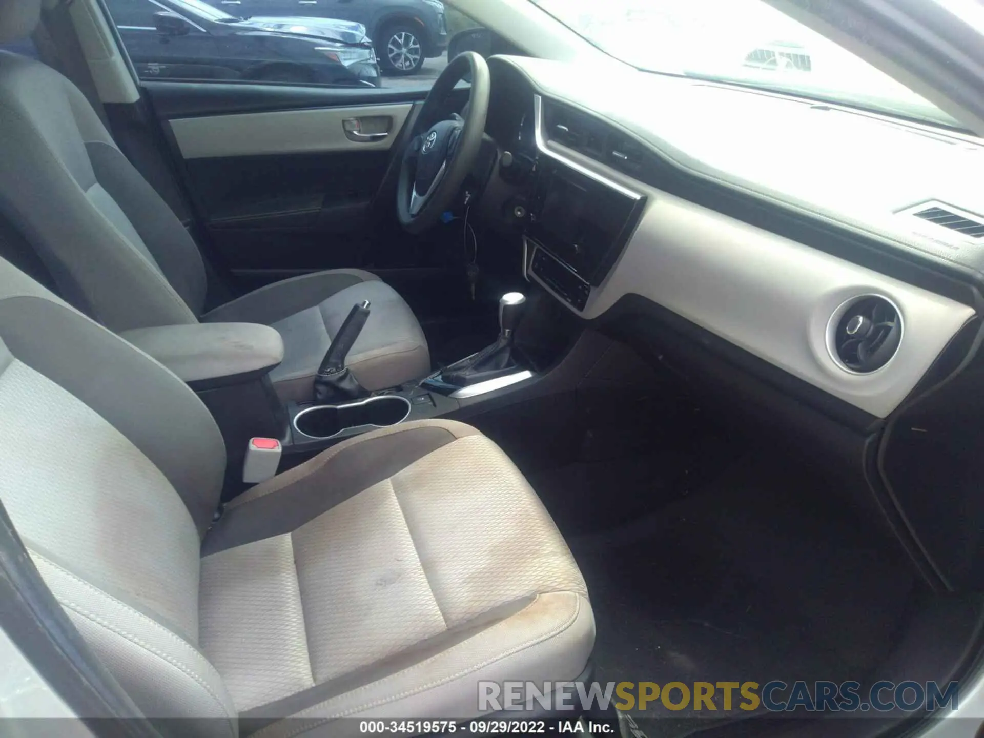 5 fotografías del automóvil dañado 5YFBURHE0KP910662 TOYOTA COROLLA 2019