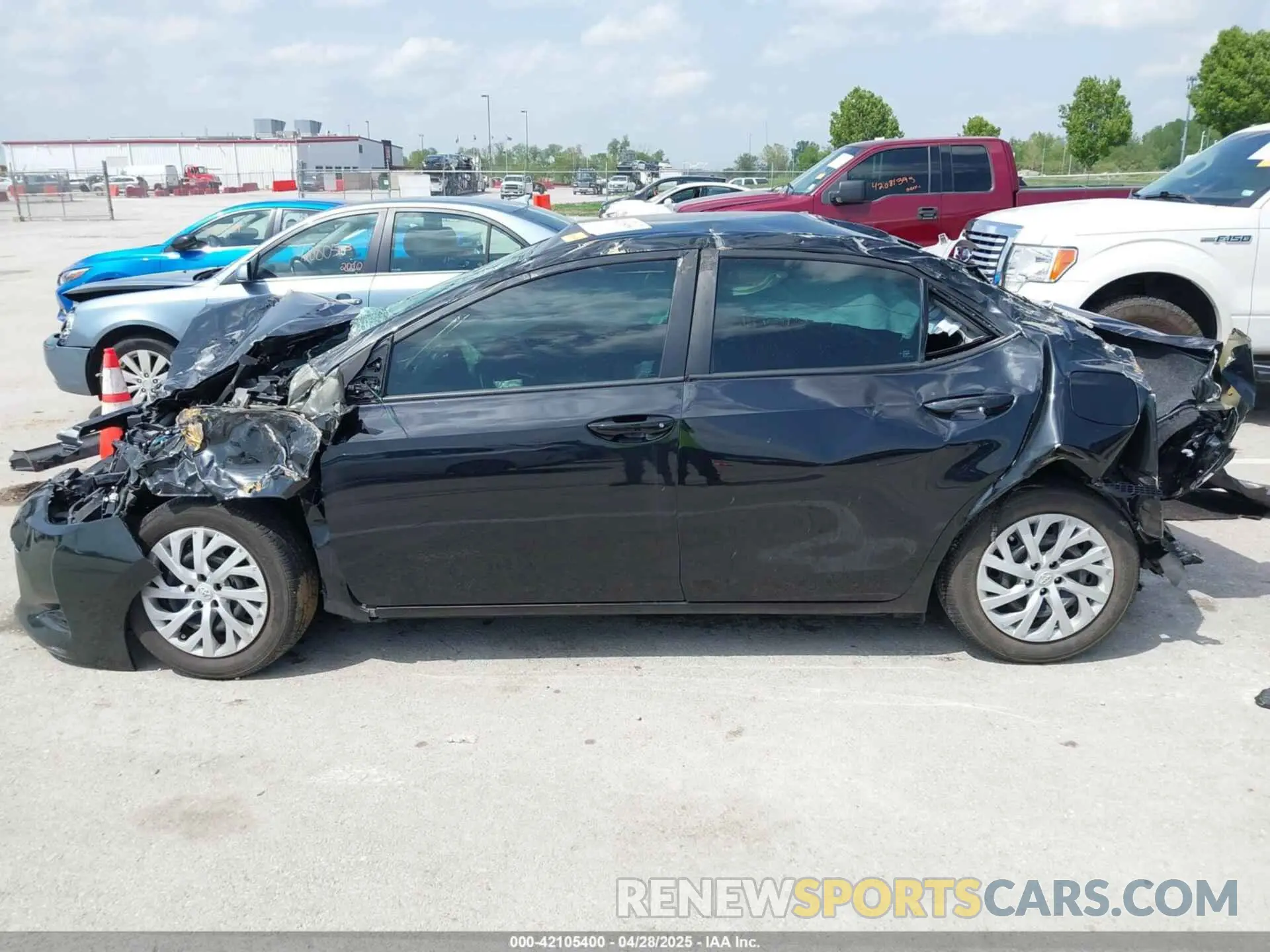 14 fotografías del automóvil dañado 5YFBURHE0KP914825 TOYOTA COROLLA 2019