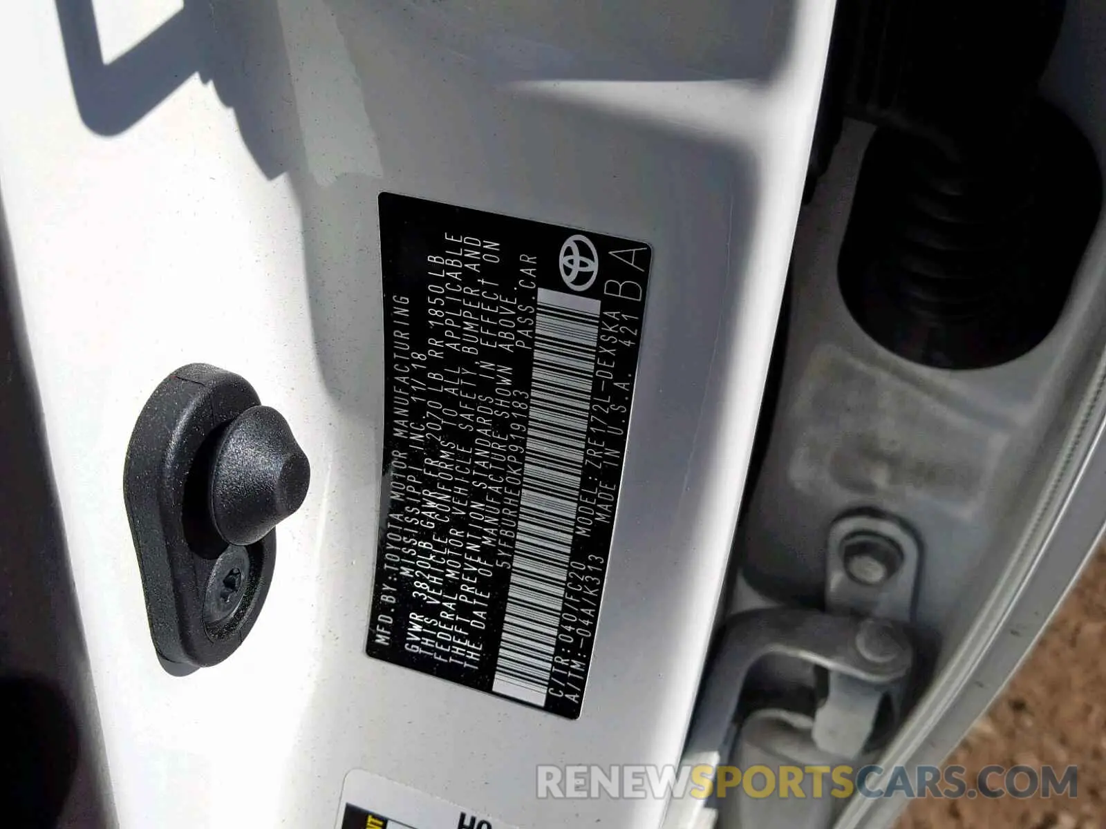 10 fotografías del automóvil dañado 5YFBURHE0KP919183 TOYOTA COROLLA 2019
