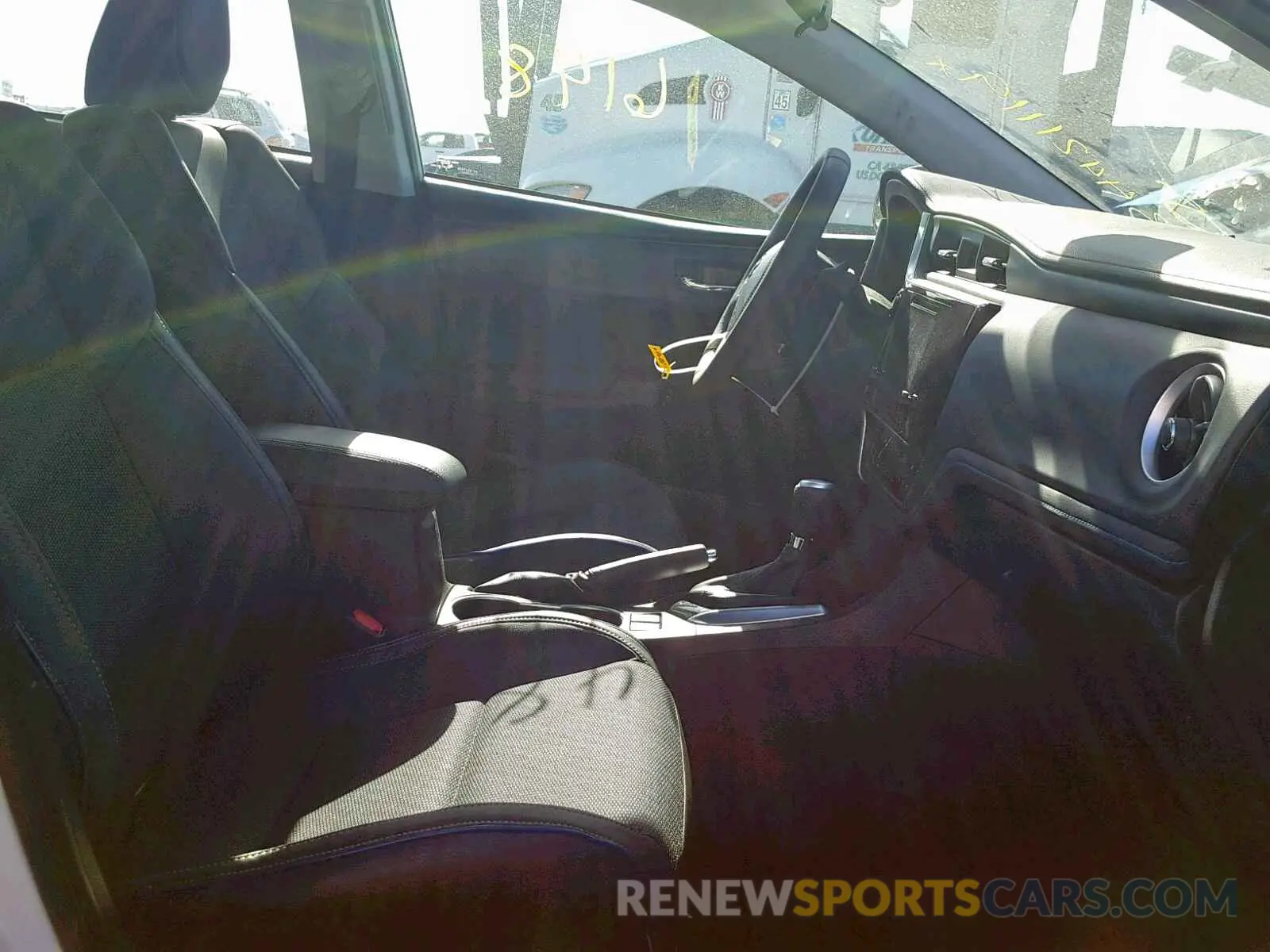 5 fotografías del automóvil dañado 5YFBURHE0KP919183 TOYOTA COROLLA 2019