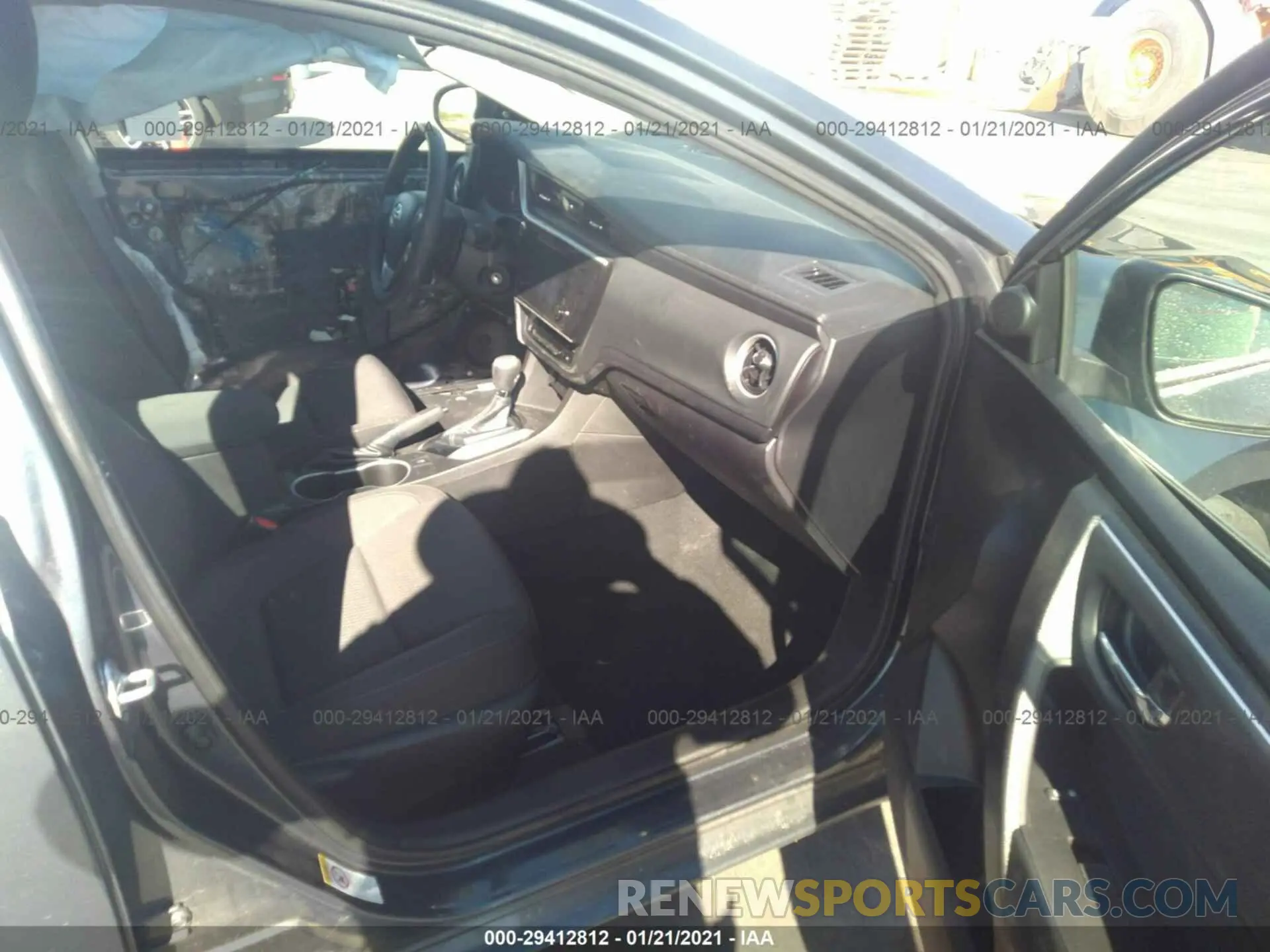 5 fotografías del automóvil dañado 5YFBURHE0KP923816 TOYOTA COROLLA 2019