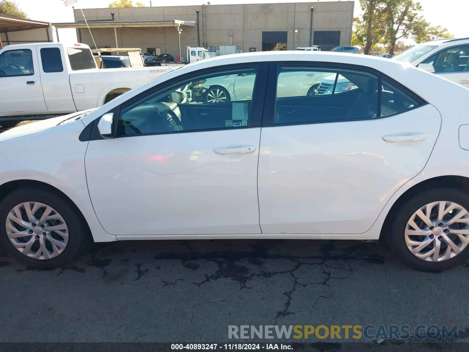14 fotografías del automóvil dañado 5YFBURHE0KP935772 TOYOTA COROLLA 2019