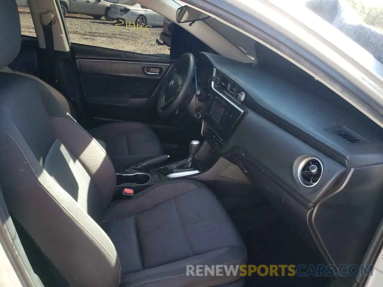 5 fotografías del automóvil dañado 5YFBURHE0KP936839 TOYOTA COROLLA 2019