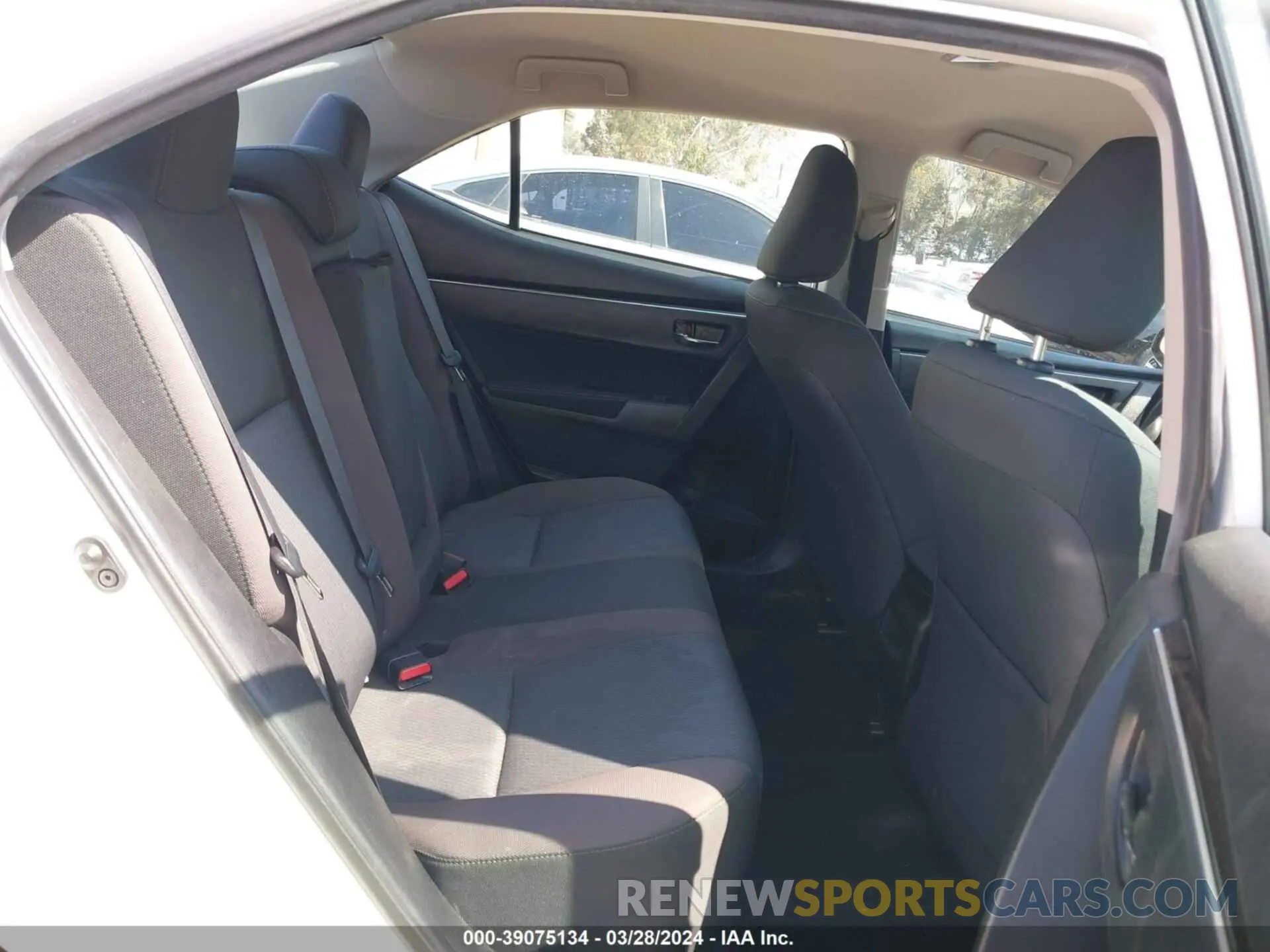 8 fotografías del automóvil dañado 5YFBURHE0KP938266 TOYOTA COROLLA 2019