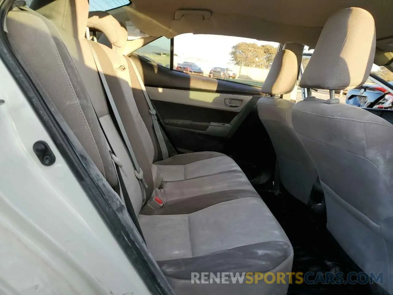 10 fotografías del automóvil dañado 5YFBURHE0KP940437 TOYOTA COROLLA 2019