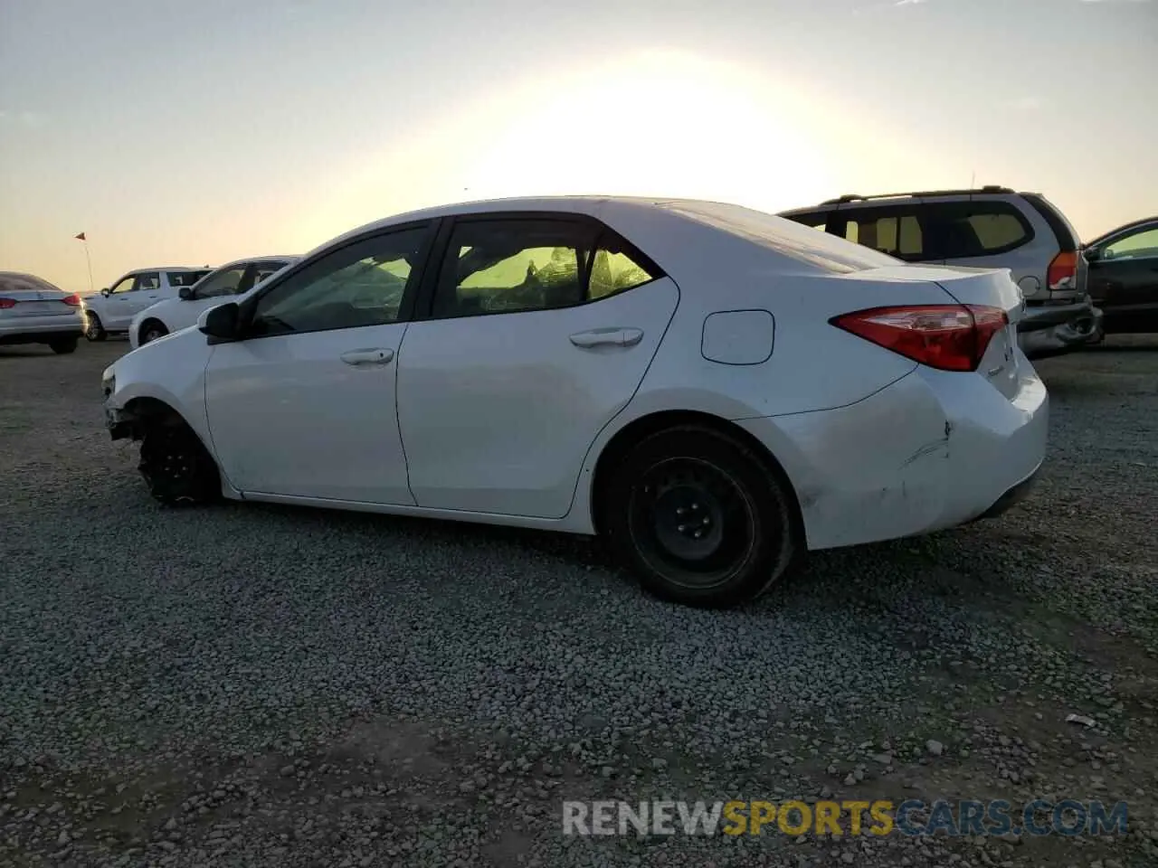 2 fotografías del automóvil dañado 5YFBURHE0KP940437 TOYOTA COROLLA 2019