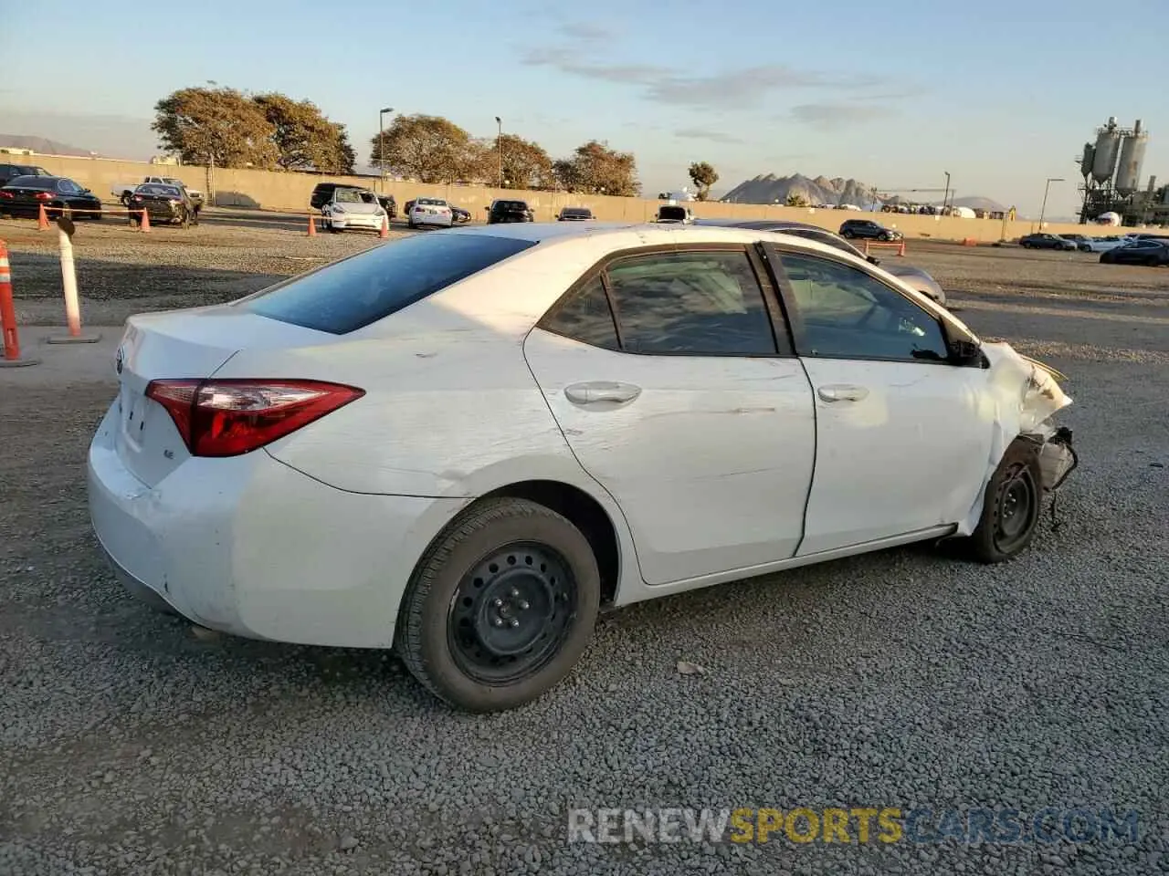 3 fotografías del automóvil dañado 5YFBURHE0KP940437 TOYOTA COROLLA 2019