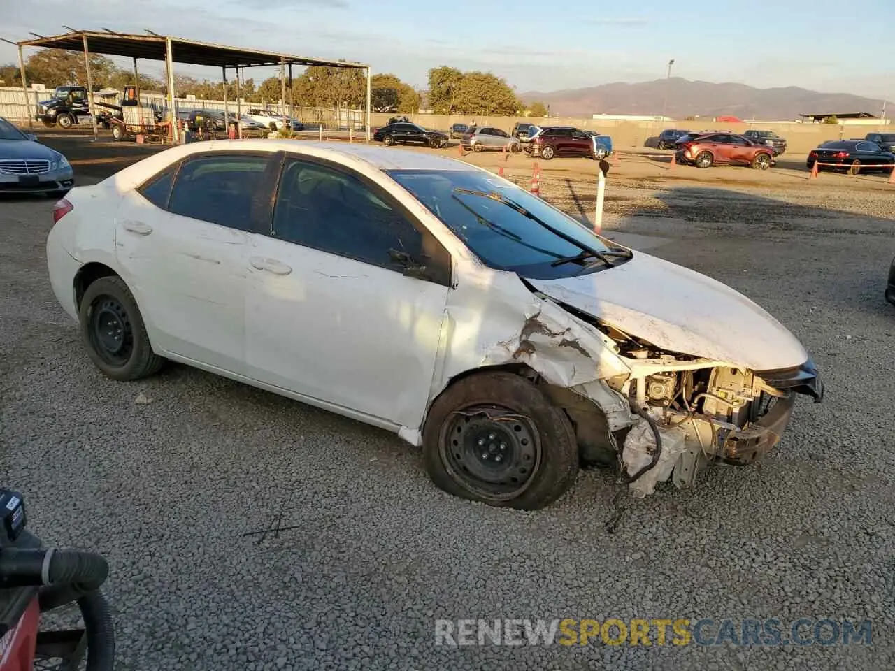 4 fotografías del automóvil dañado 5YFBURHE0KP940437 TOYOTA COROLLA 2019