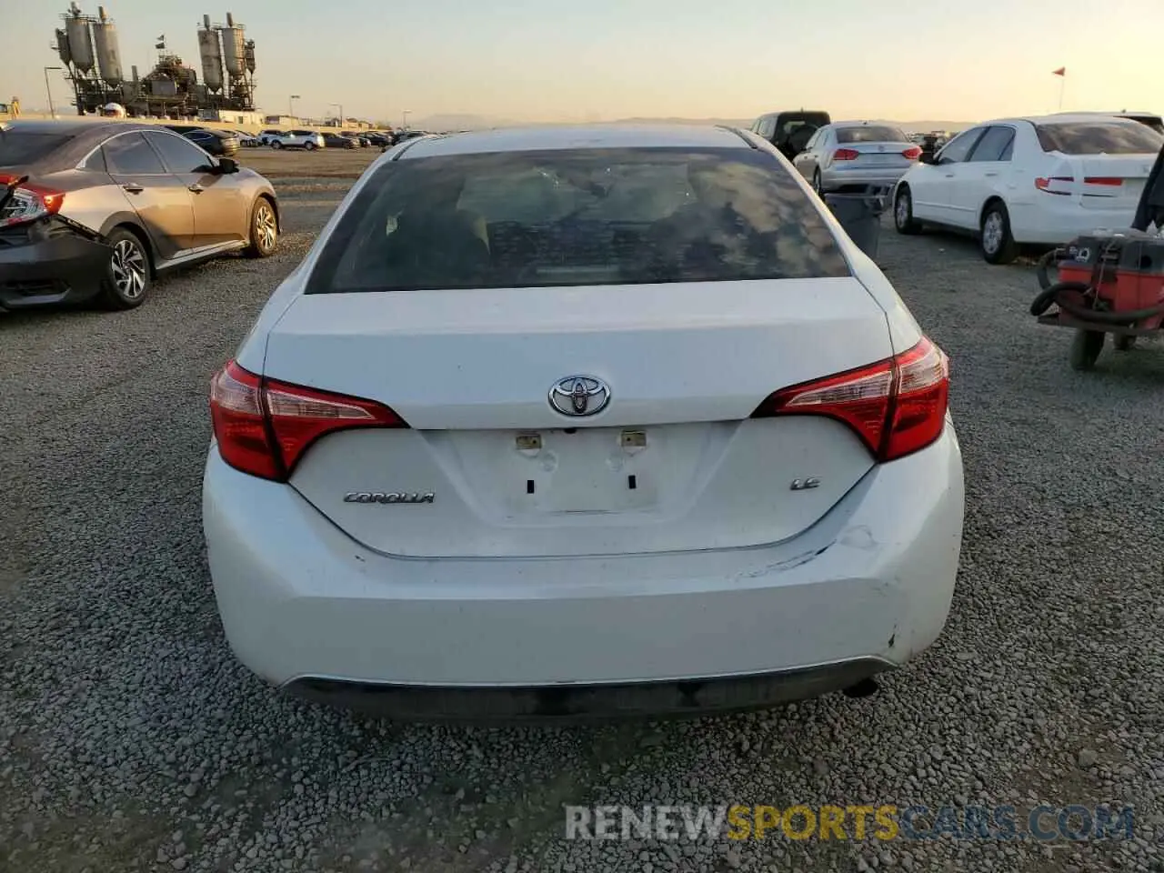 6 fotografías del automóvil dañado 5YFBURHE0KP940437 TOYOTA COROLLA 2019