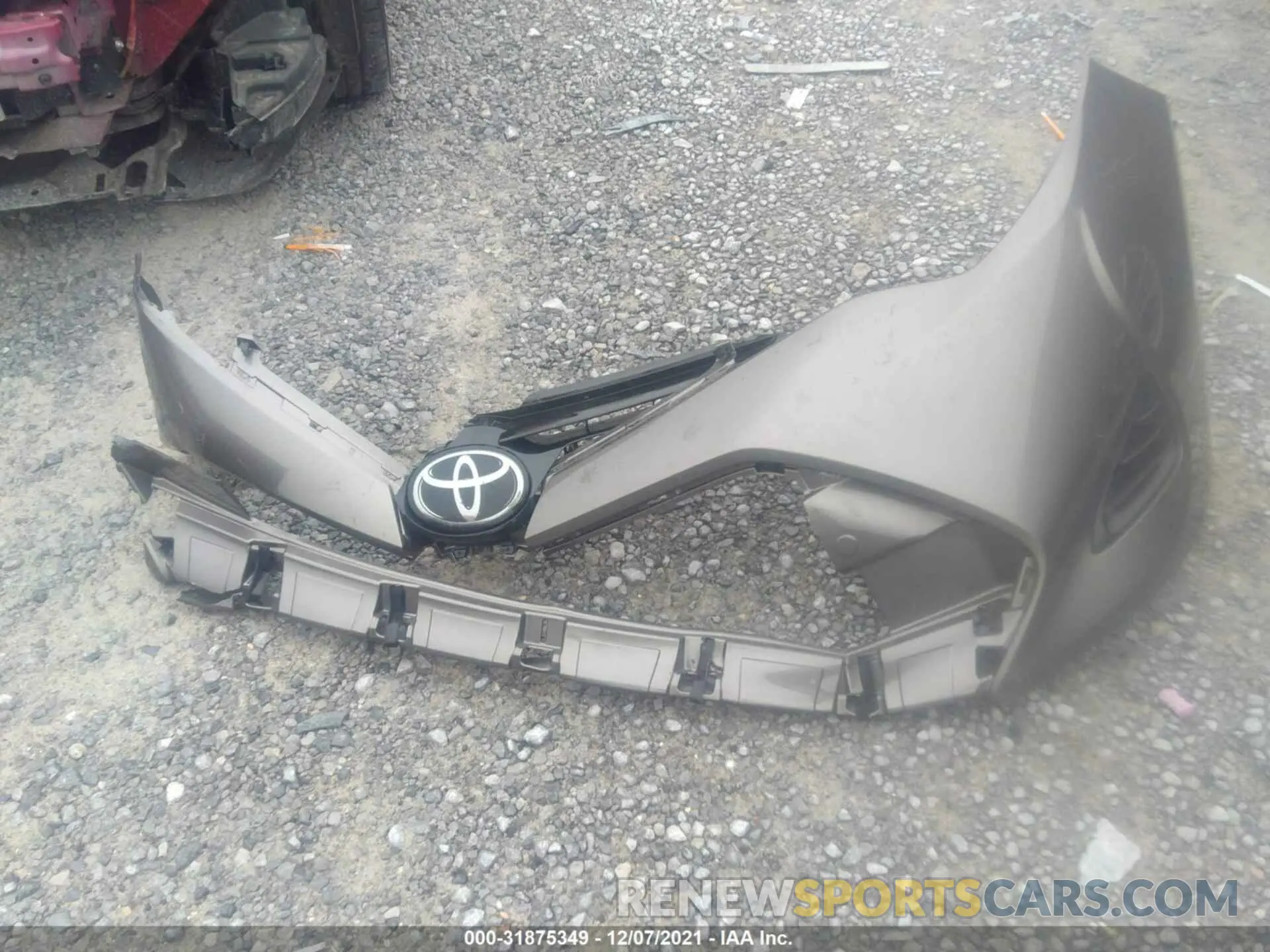 12 fotografías del automóvil dañado 5YFBURHE0KP947081 TOYOTA COROLLA 2019