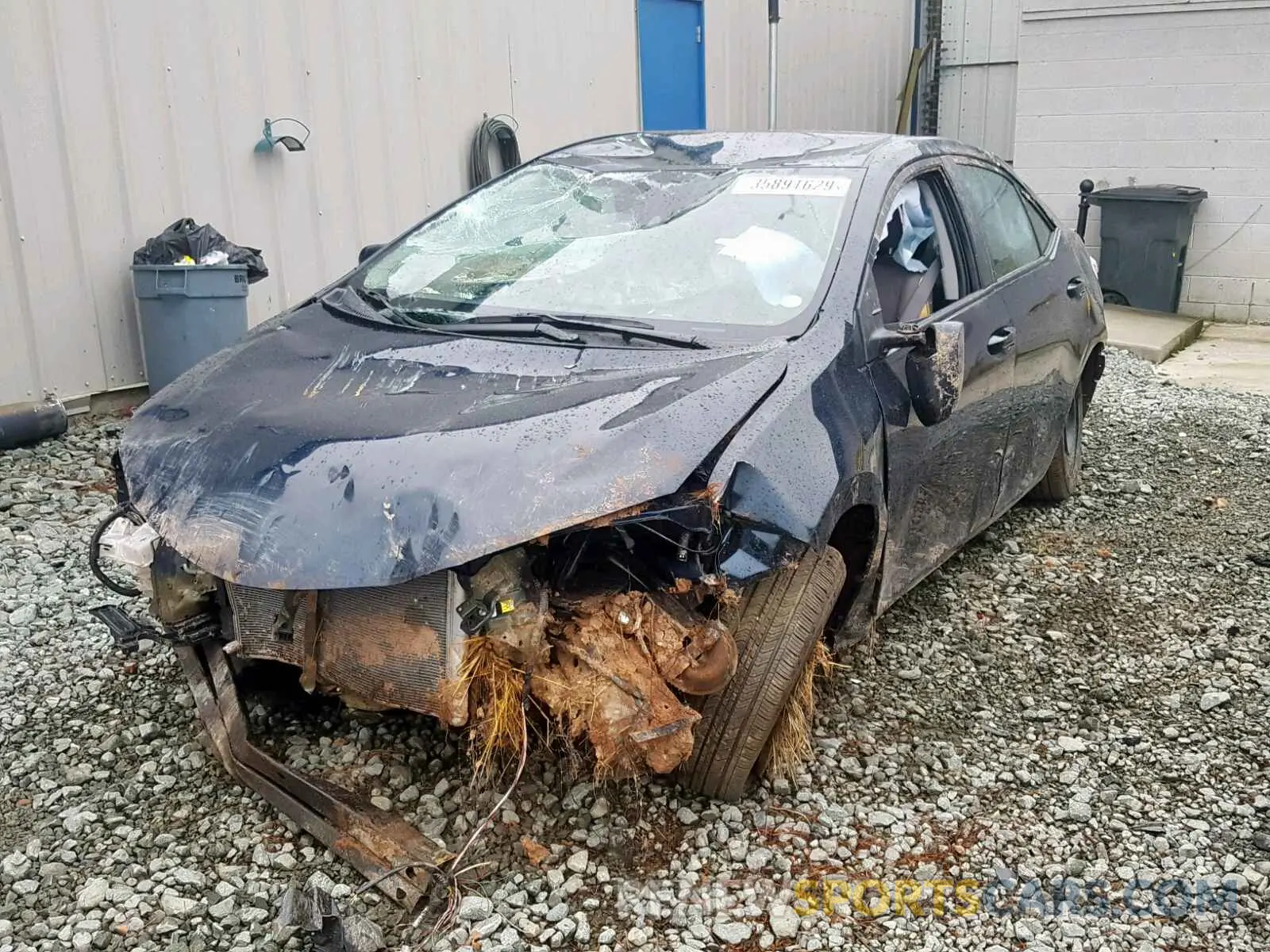 2 fotografías del automóvil dañado 5YFBURHE0KP948439 TOYOTA COROLLA 2019