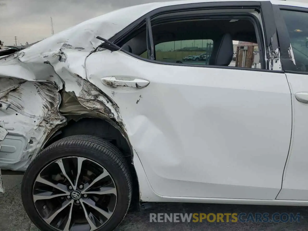 10 fotografías del automóvil dañado 5YFBURHE1KP878997 TOYOTA COROLLA 2019