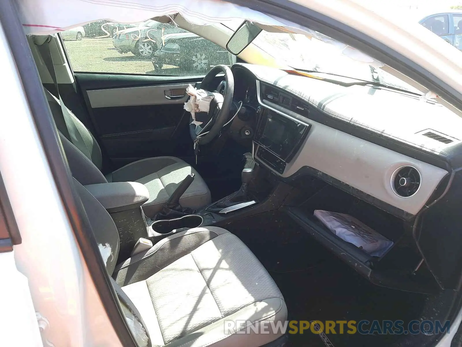 5 fotografías del automóvil dañado 5YFBURHE1KP879017 TOYOTA COROLLA 2019