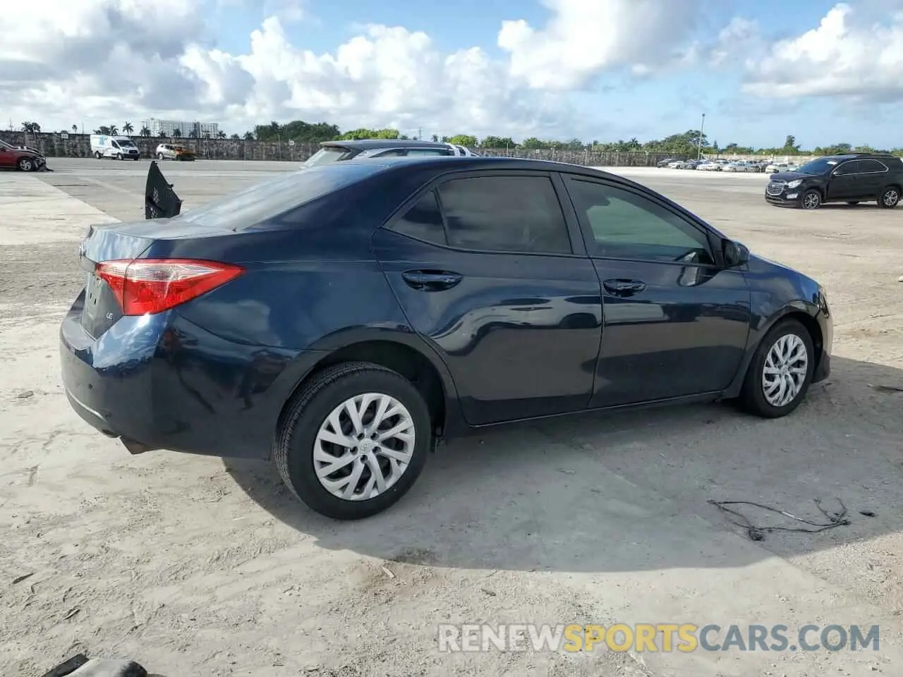 3 fotografías del automóvil dañado 5YFBURHE1KP879454 TOYOTA COROLLA 2019