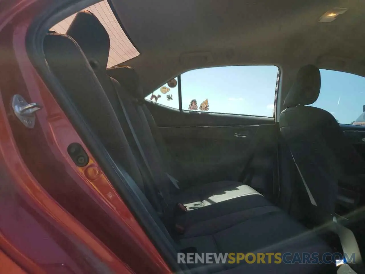 10 fotografías del automóvil dañado 5YFBURHE1KP880426 TOYOTA COROLLA 2019