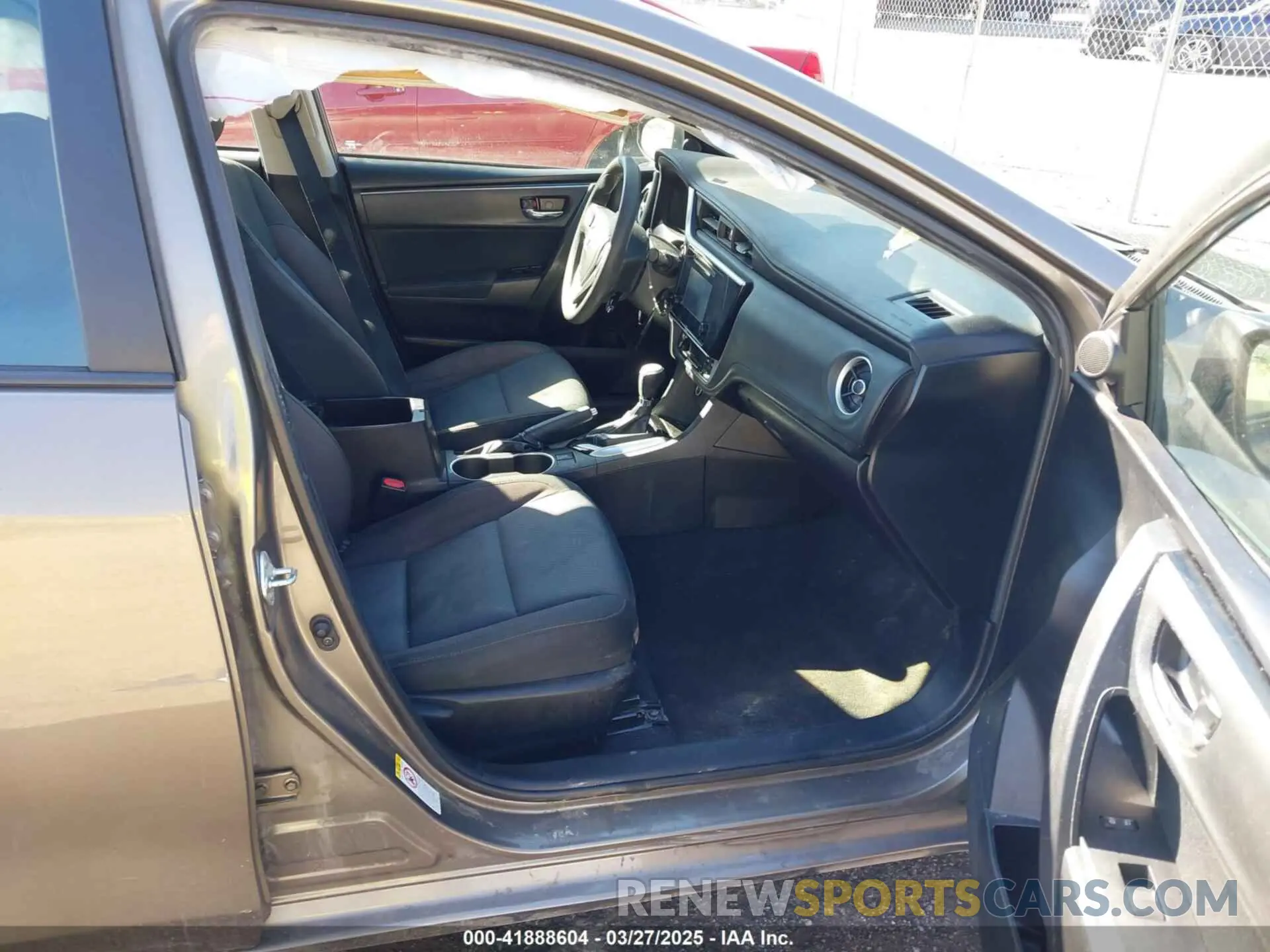 5 fotografías del automóvil dañado 5YFBURHE1KP905180 TOYOTA COROLLA 2019