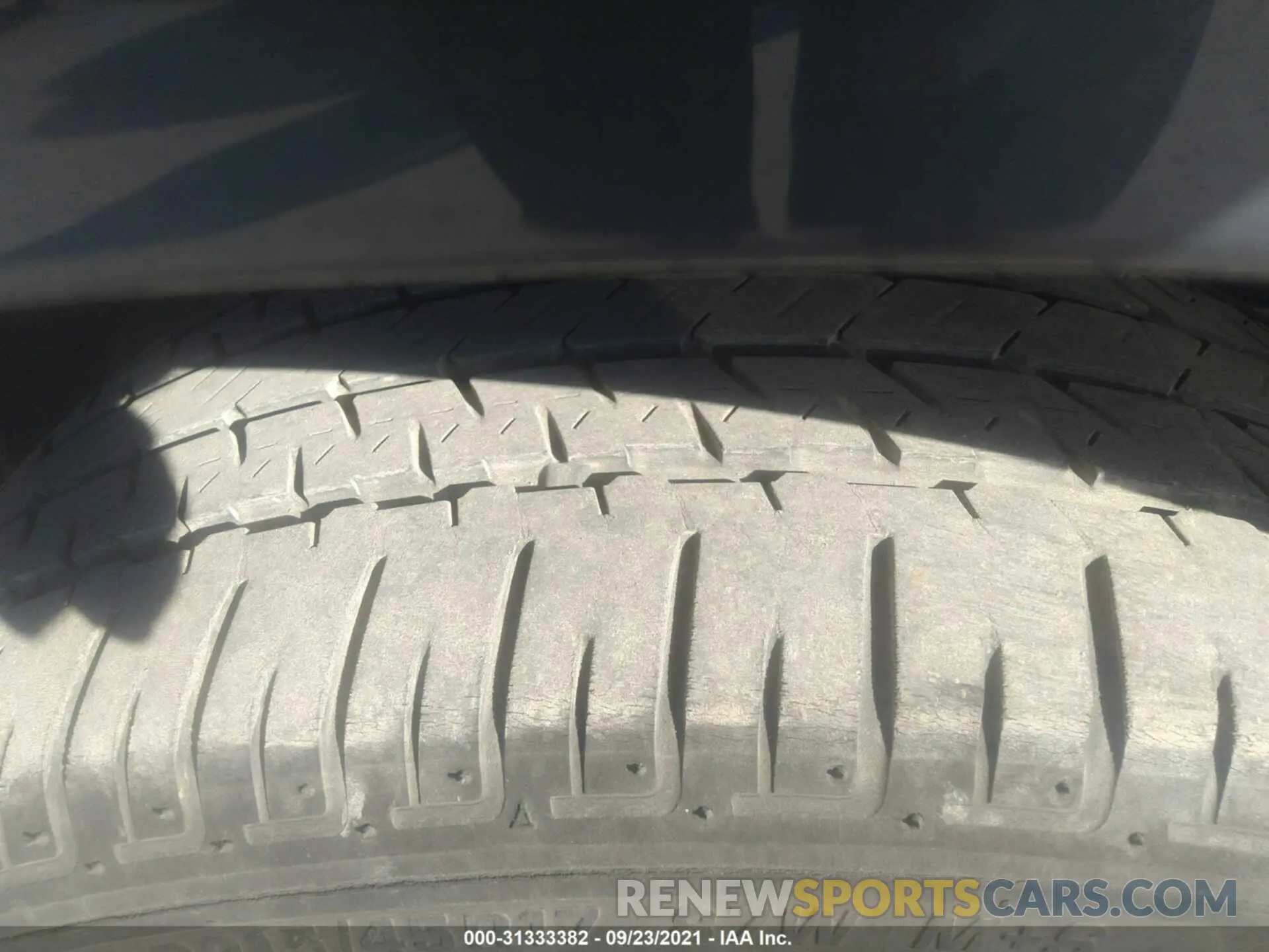 14 fotografías del automóvil dañado 5YFBURHE1KP915935 TOYOTA COROLLA 2019