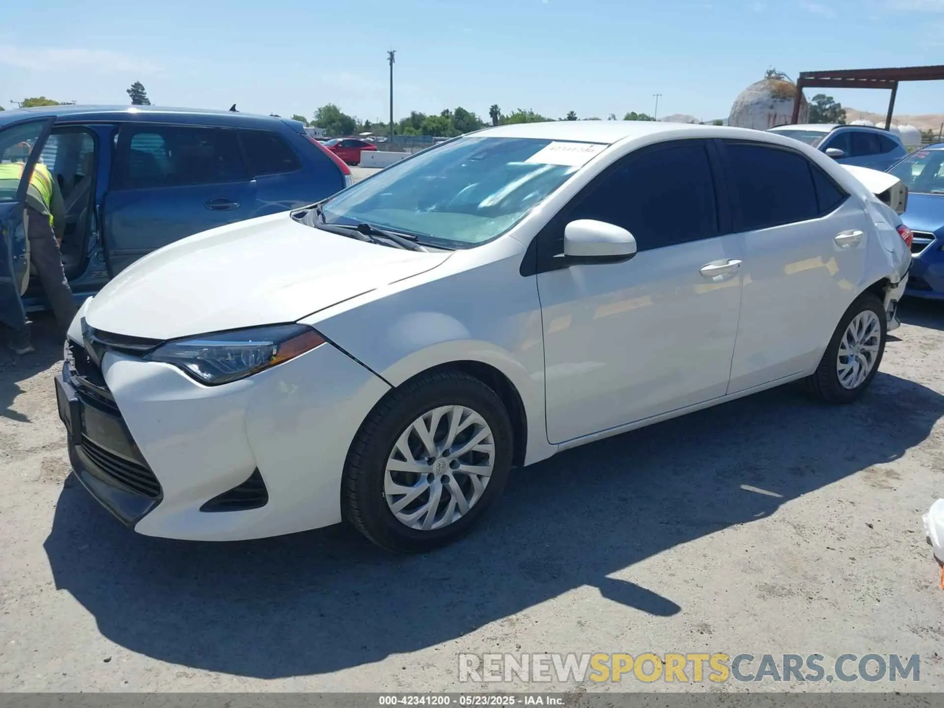 2 fotografías del automóvil dañado 5YFBURHE1KP918172 TOYOTA COROLLA 2019