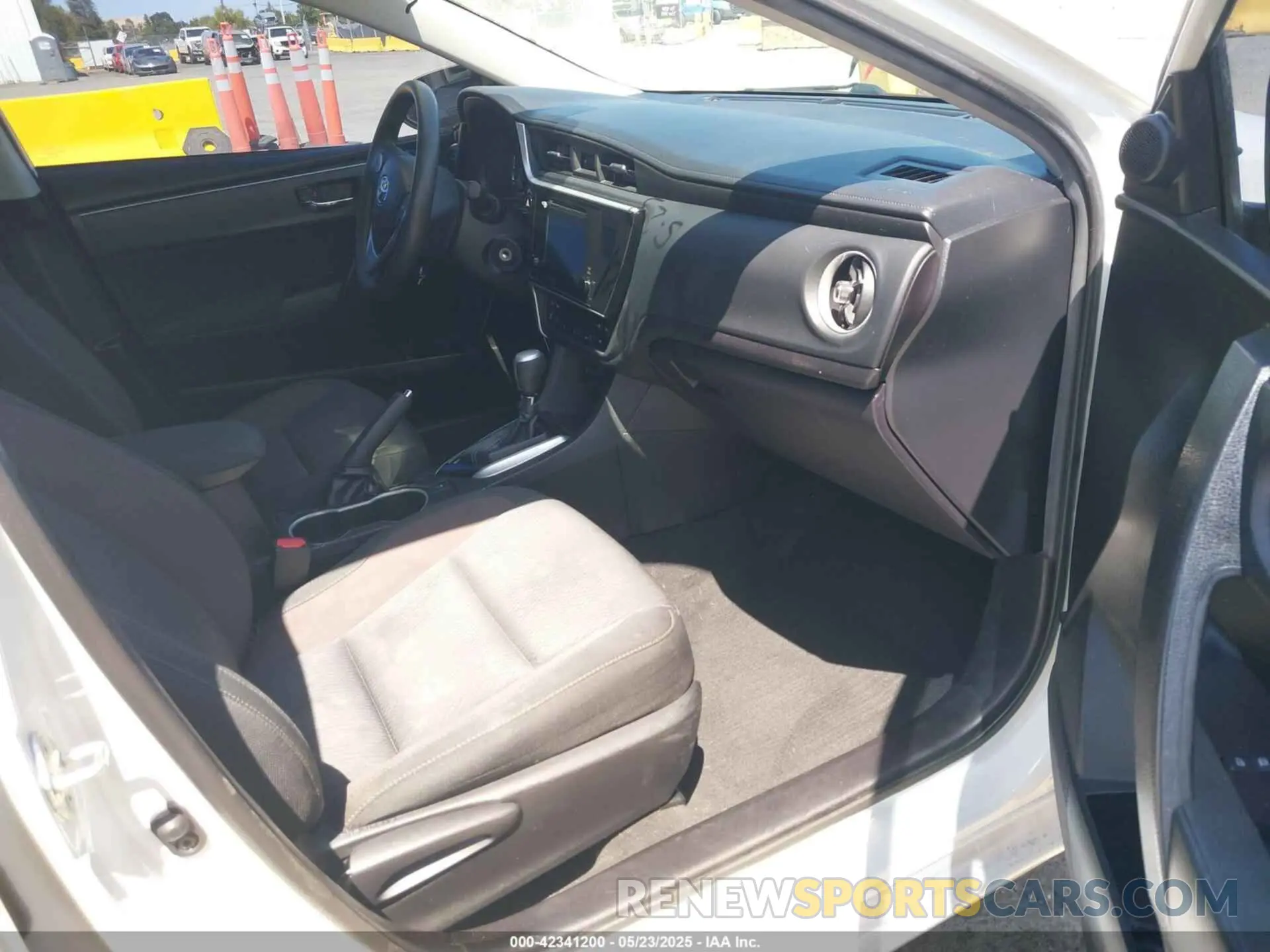 5 fotografías del automóvil dañado 5YFBURHE1KP918172 TOYOTA COROLLA 2019