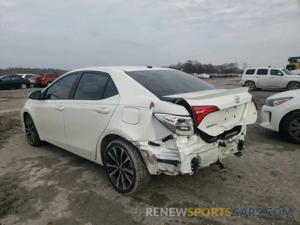 2 fotografías del automóvil dañado 5YFBURHE1KP926143 TOYOTA COROLLA 2019