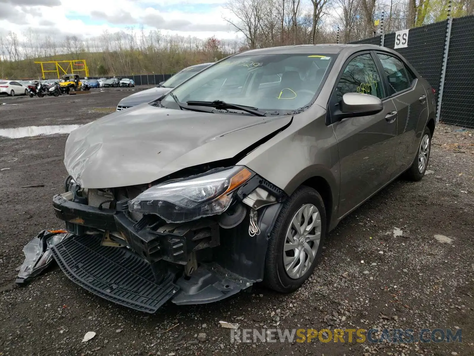 2 fotografías del automóvil dañado 5YFBURHE1KP931892 TOYOTA COROLLA 2019