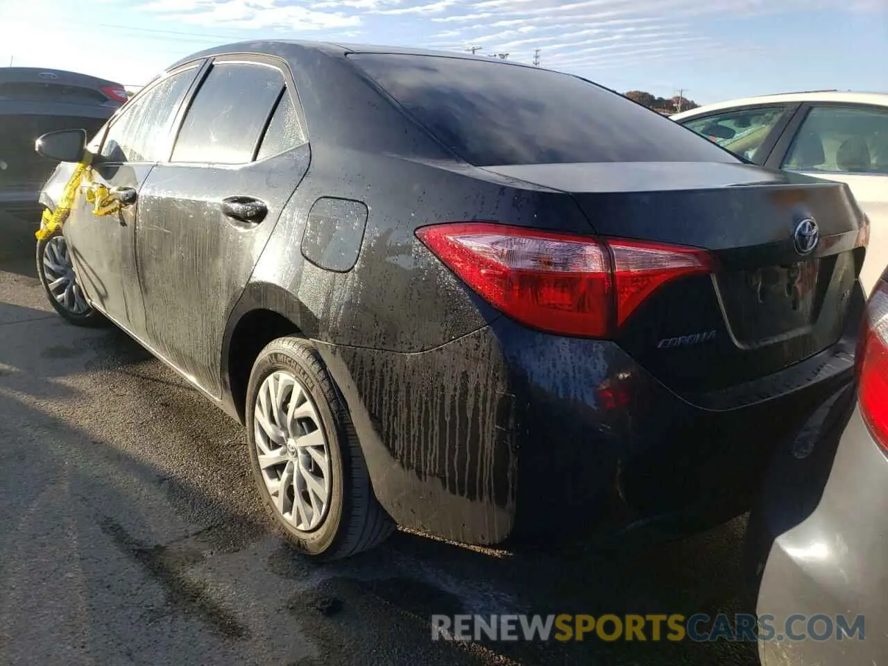 3 fotografías del automóvil dañado 5YFBURHE1KP932282 TOYOTA COROLLA 2019