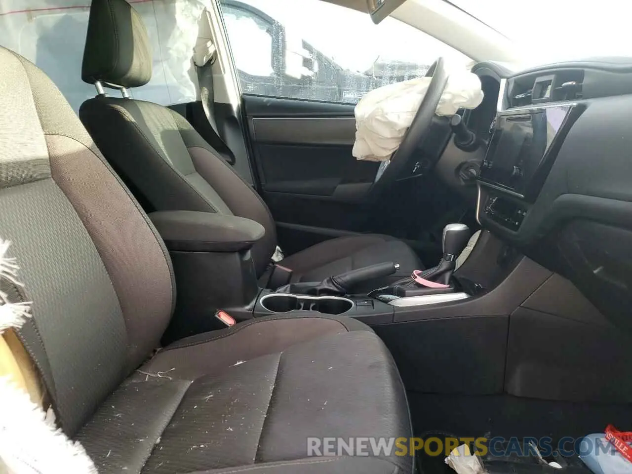 5 fotografías del automóvil dañado 5YFBURHE1KP932282 TOYOTA COROLLA 2019