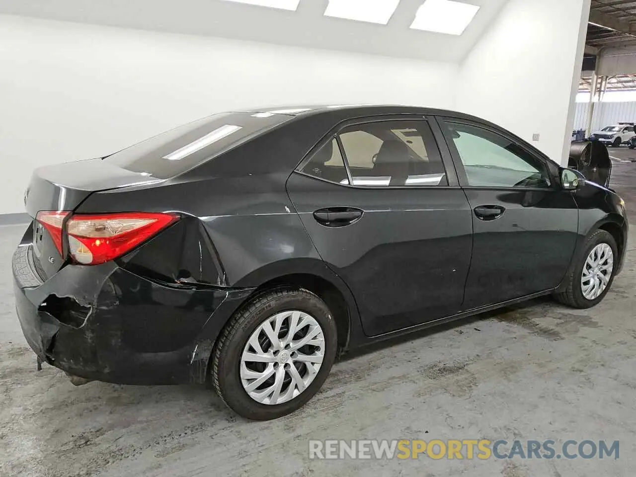 3 fotografías del automóvil dañado 5YFBURHE1KP940866 TOYOTA COROLLA 2019