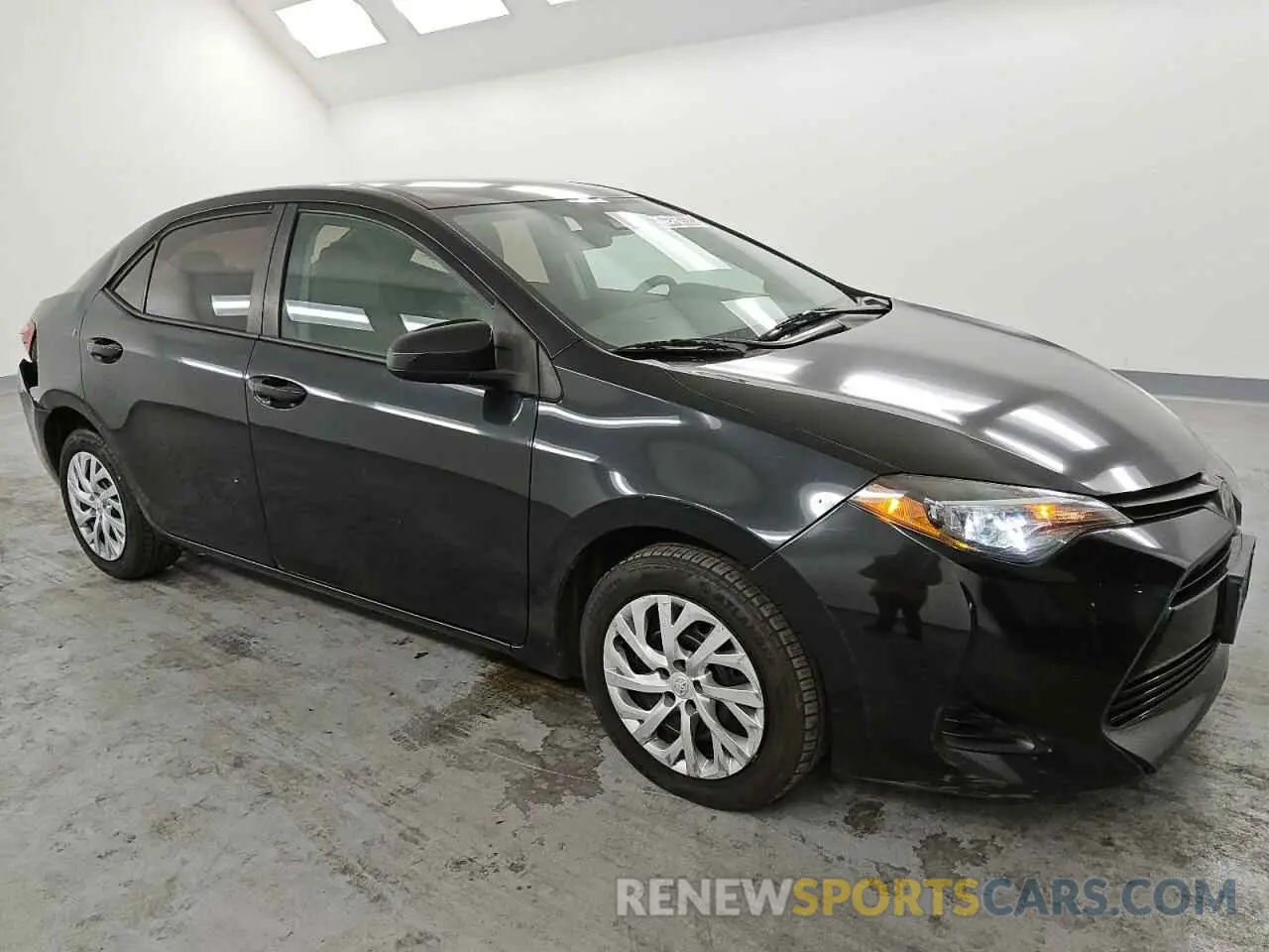 4 fotografías del automóvil dañado 5YFBURHE1KP940866 TOYOTA COROLLA 2019