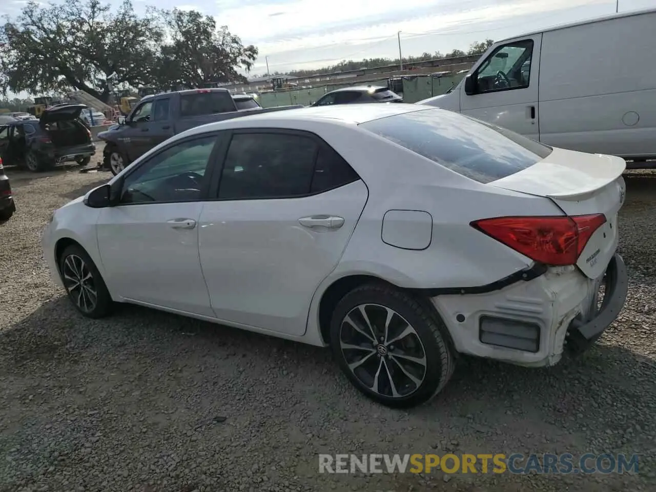 2 fotografías del automóvil dañado 5YFBURHE1KP941466 TOYOTA COROLLA 2019